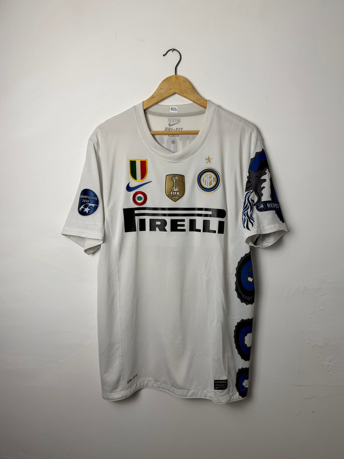 Samuel Eto'o Inter Milan 2010-11 away football shirt (L)