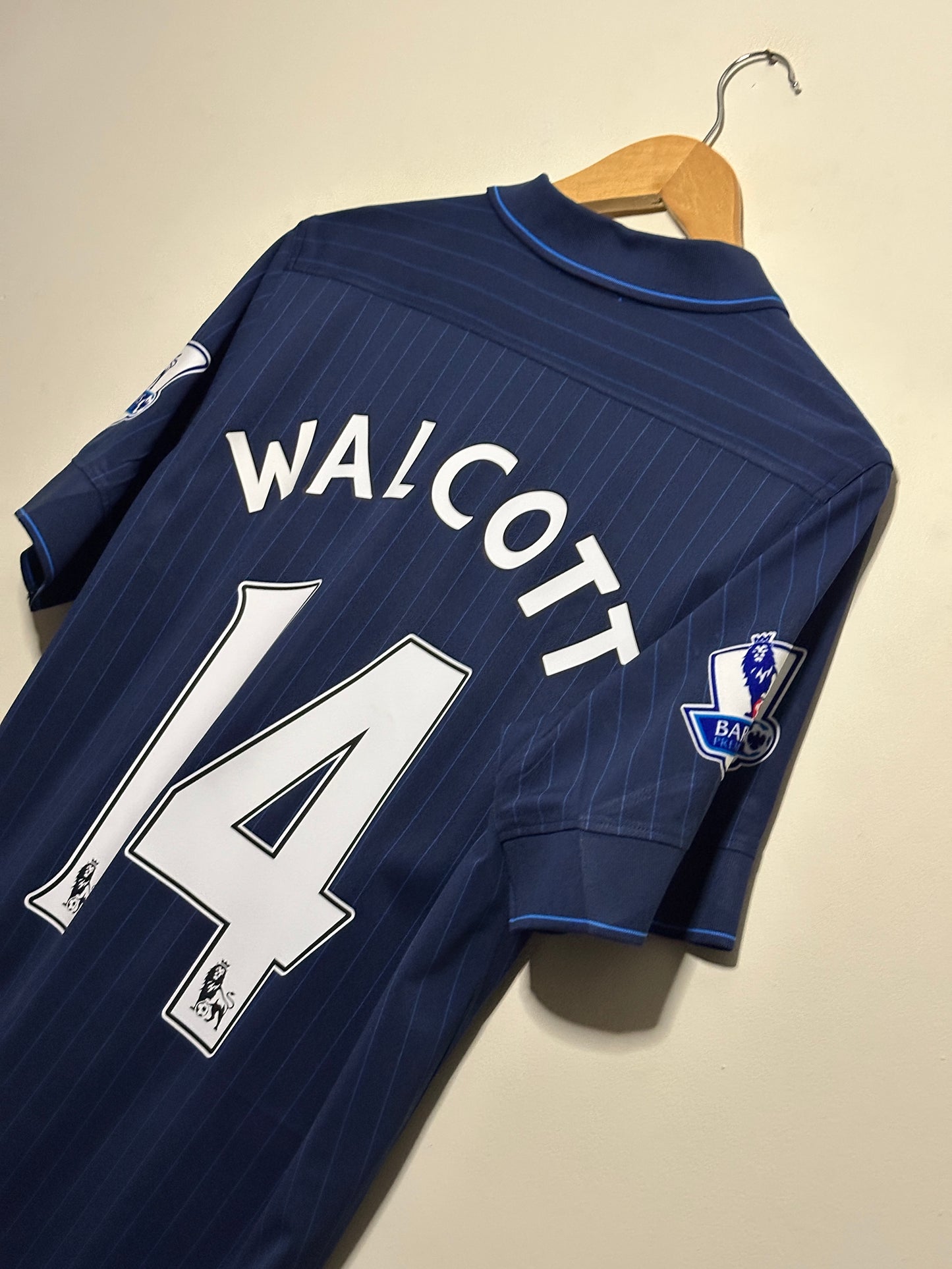 Theo Walcott Arsenal FC 2009-10 away football shirt (M)
