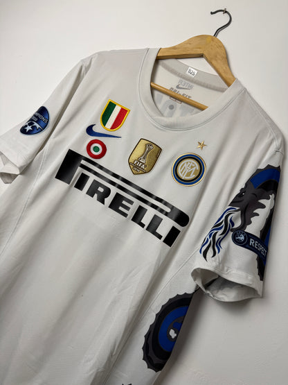 Samuel Eto'o Inter Milan 2010-11 away football shirt (L)