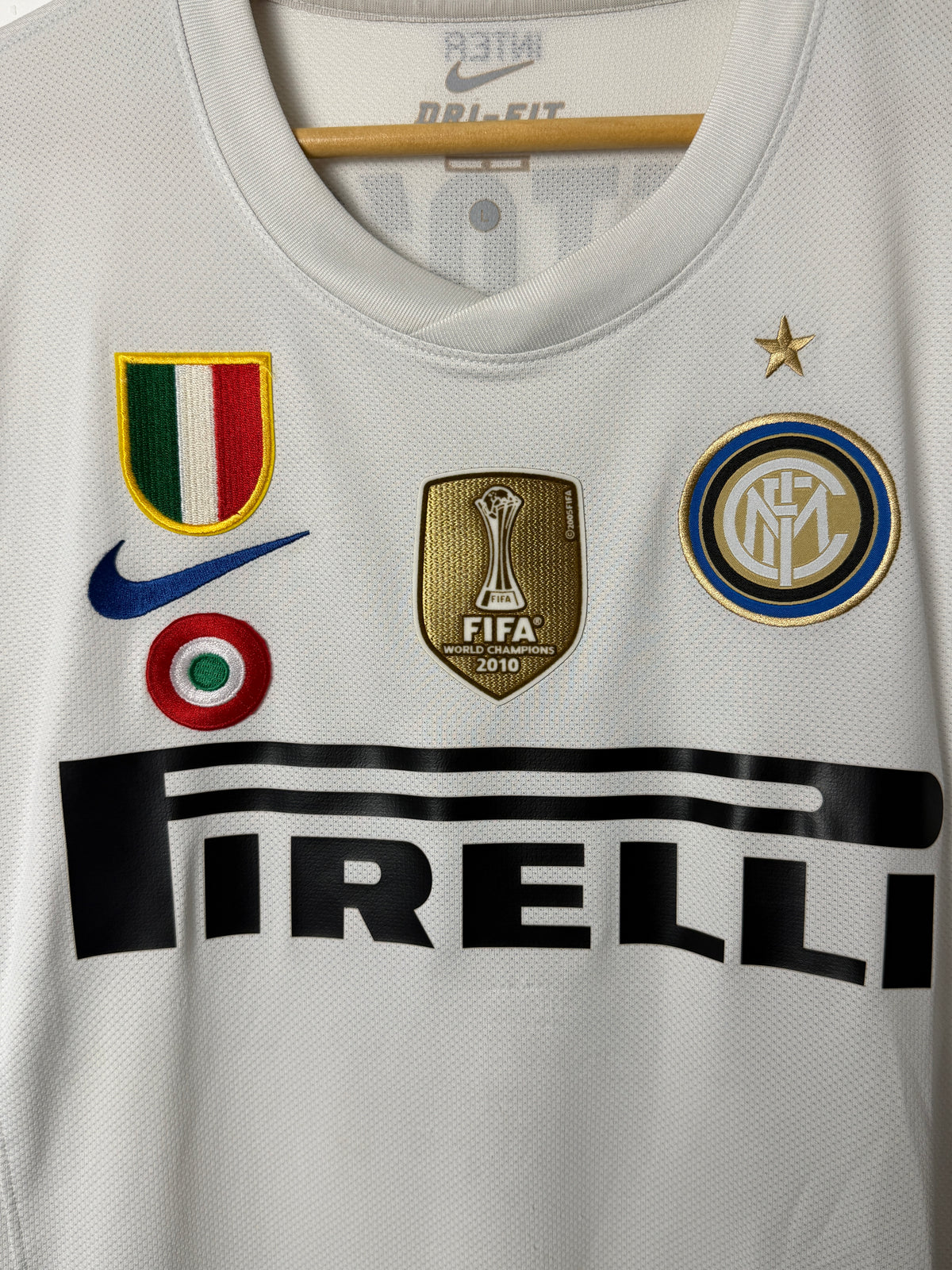 Samuel Eto'o Inter Milan 2010-11 away football shirt (L)