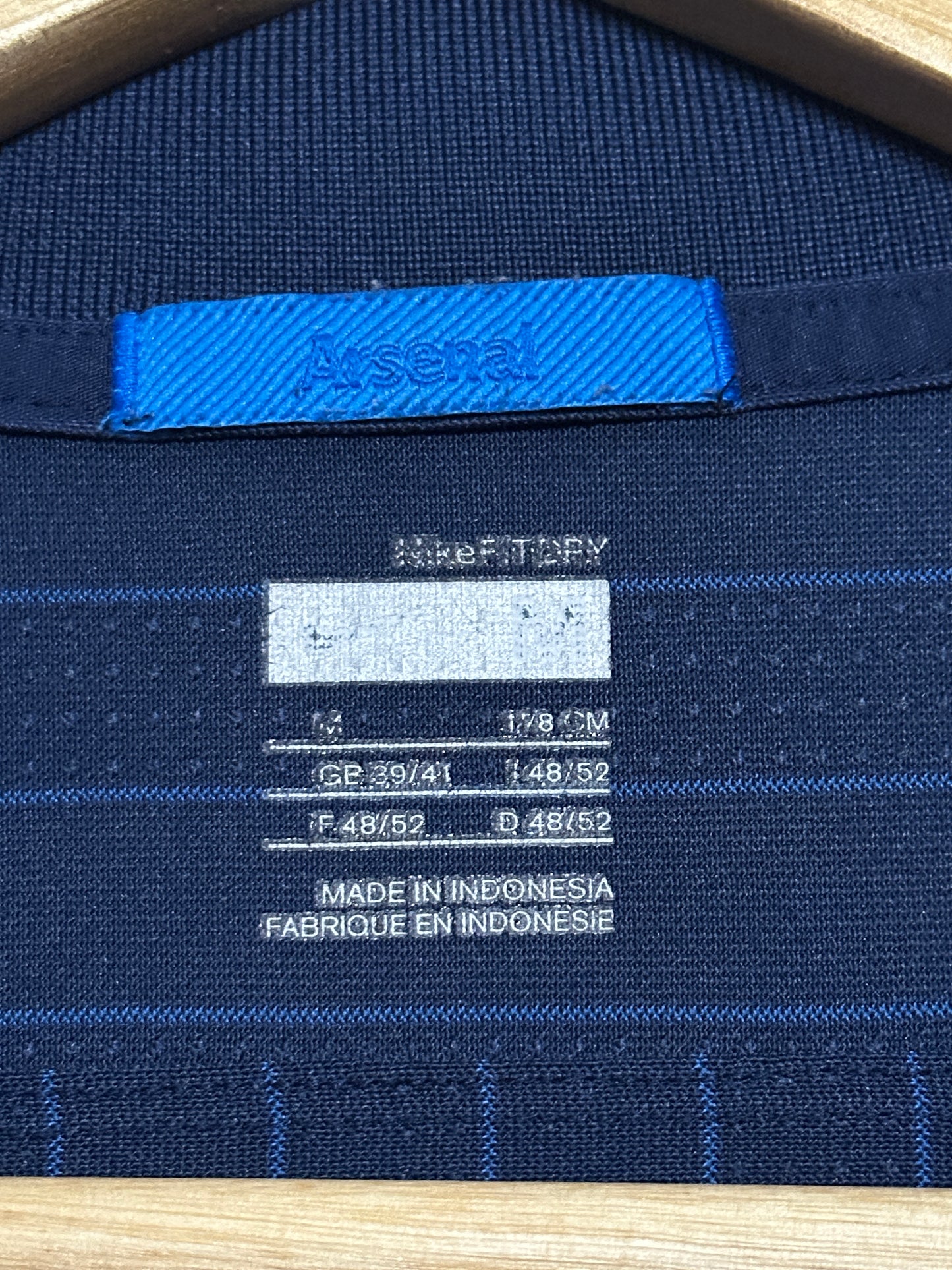 Theo Walcott Arsenal FC 2009-10 away football shirt (M)