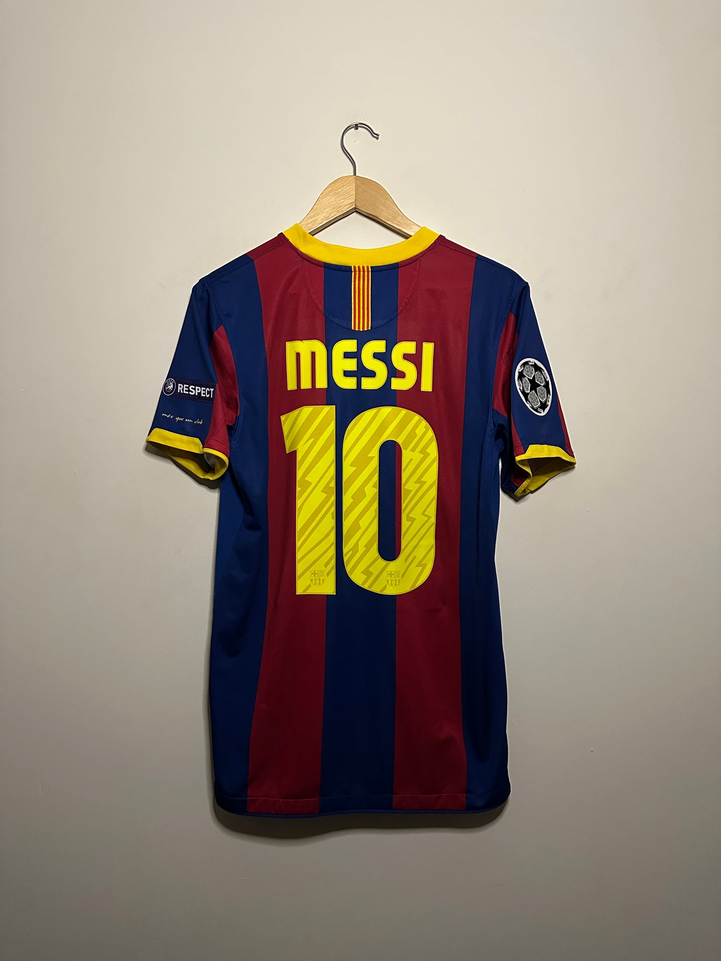 Lionel Messi FC Barcelona 2010-11 champions league final edition home football shirt (M)