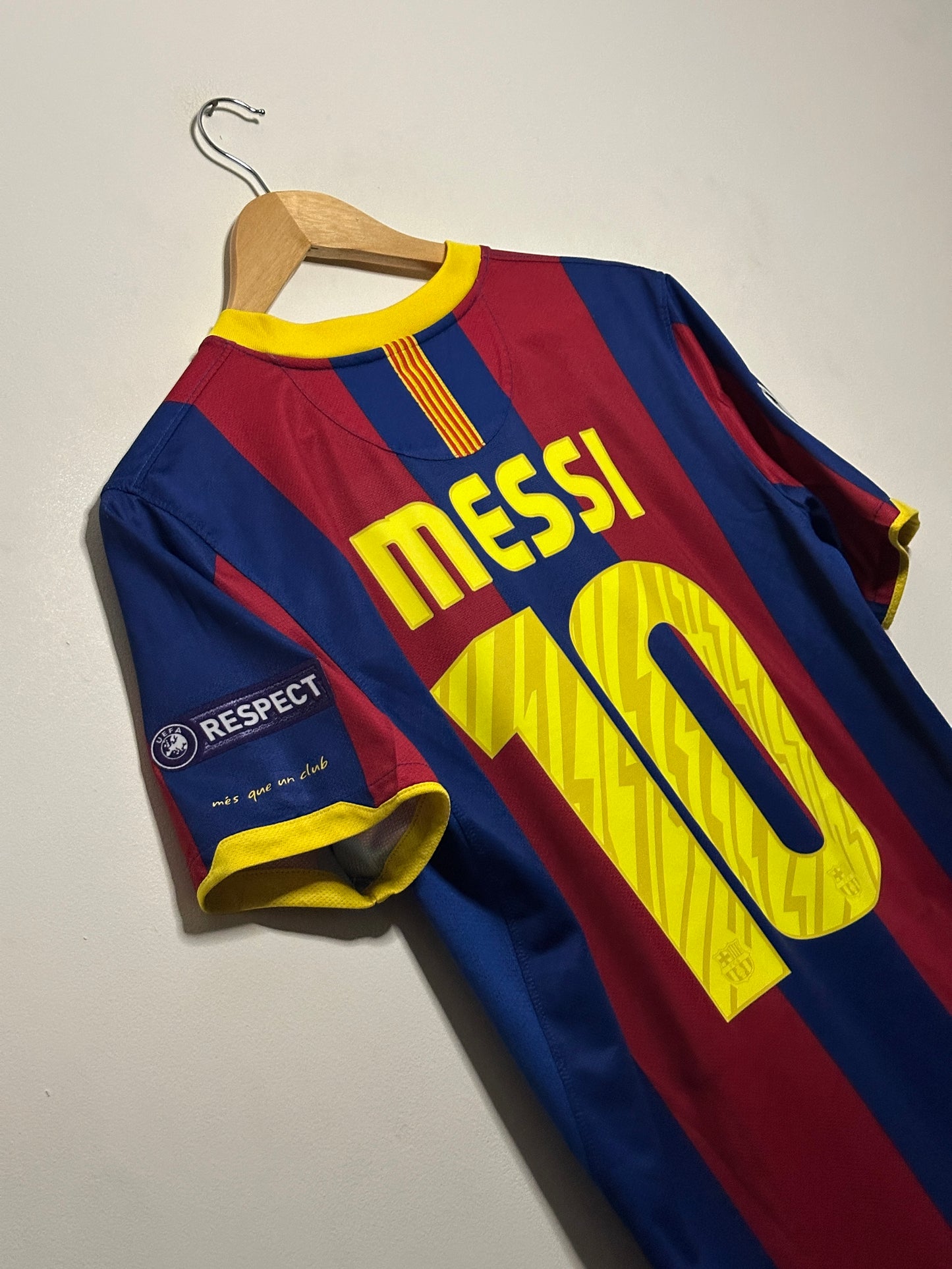 Lionel Messi FC Barcelona 2010-11 champions league final edition home football shirt (M)