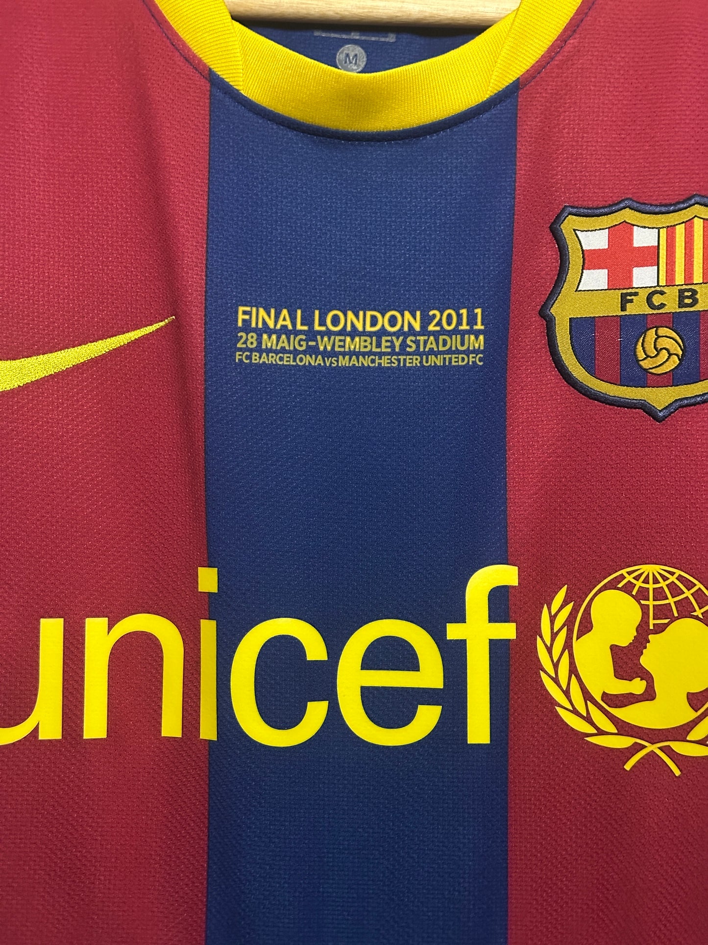 Lionel Messi FC Barcelona 2010-11 champions league final edition home football shirt (M)