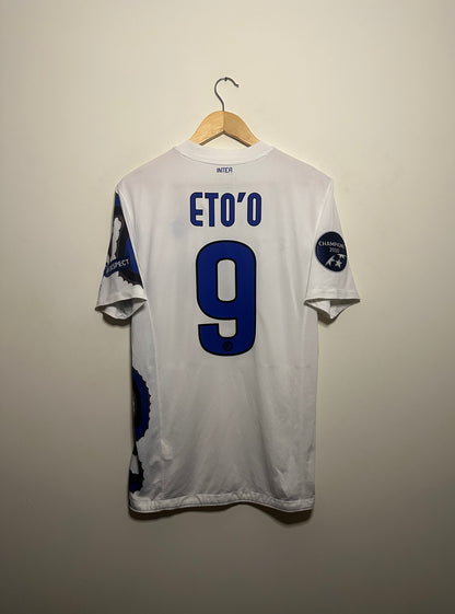 Samuel Eto'o Inter Milan 2010-11 away football shirt (M)