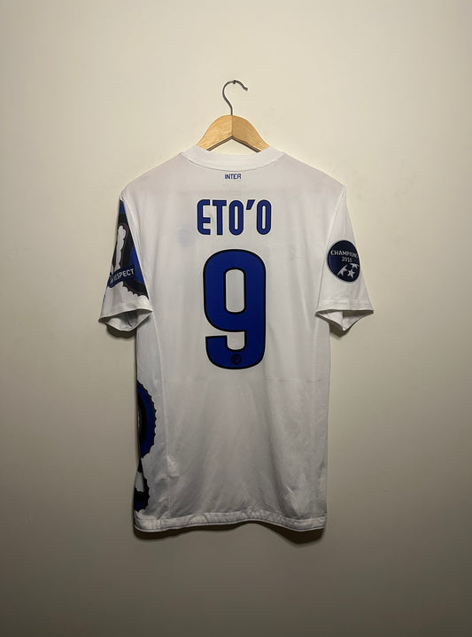 Samuel Eto'o Inter Milan 2010-11 away football shirt (M)