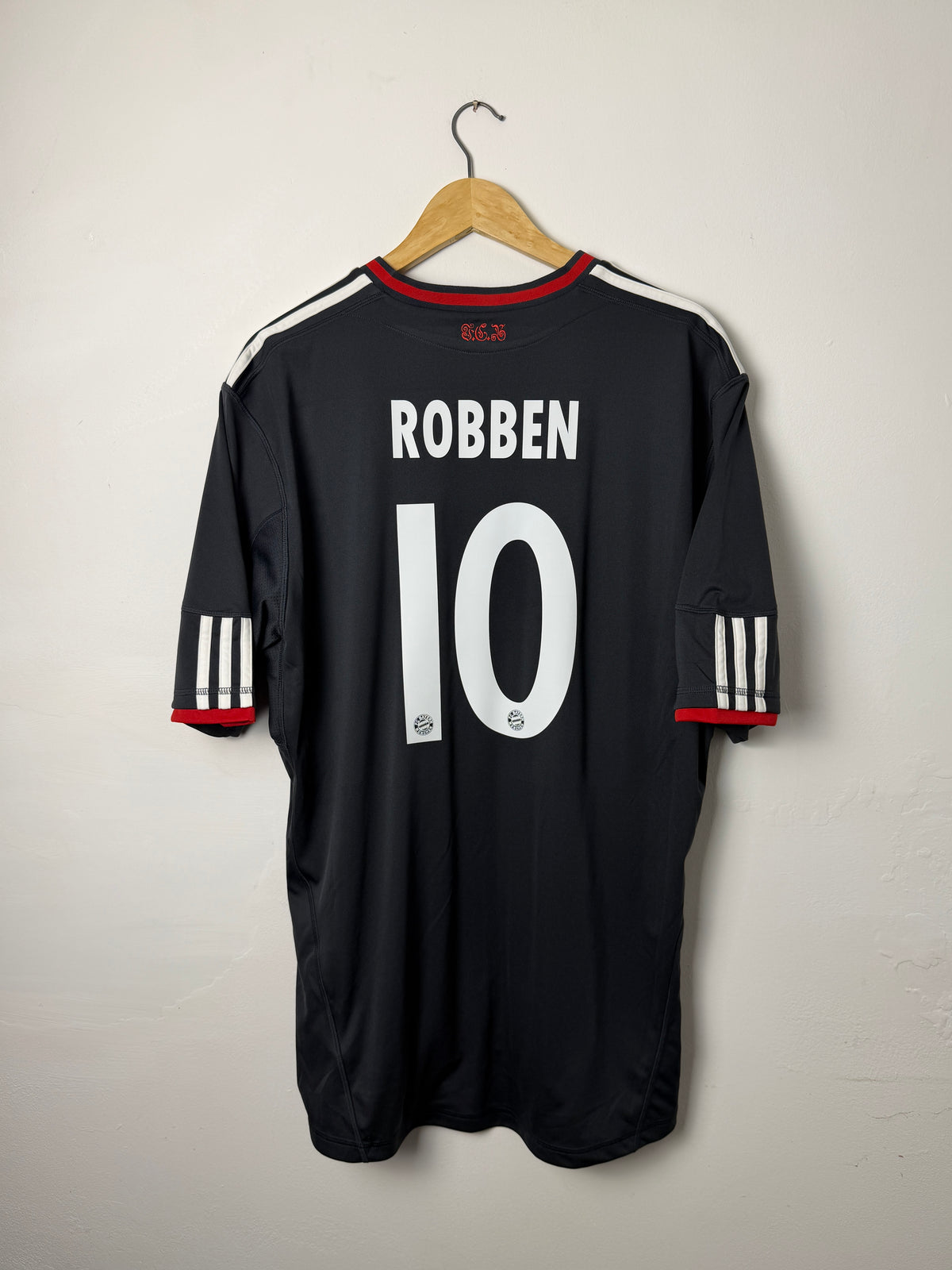 Arjen Robben FC Bayern Munich 2010-11 third football shirt (XL)