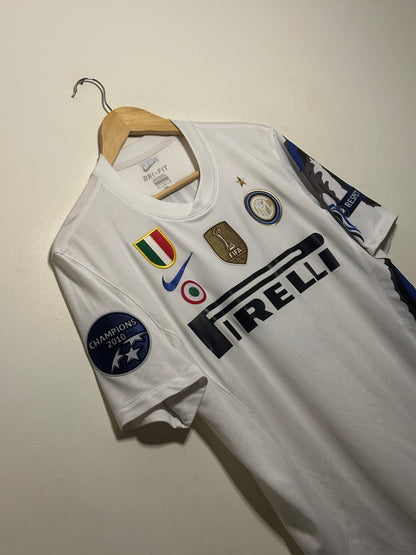 Samuel Eto'o Inter Milan 2010-11 away football shirt (M)
