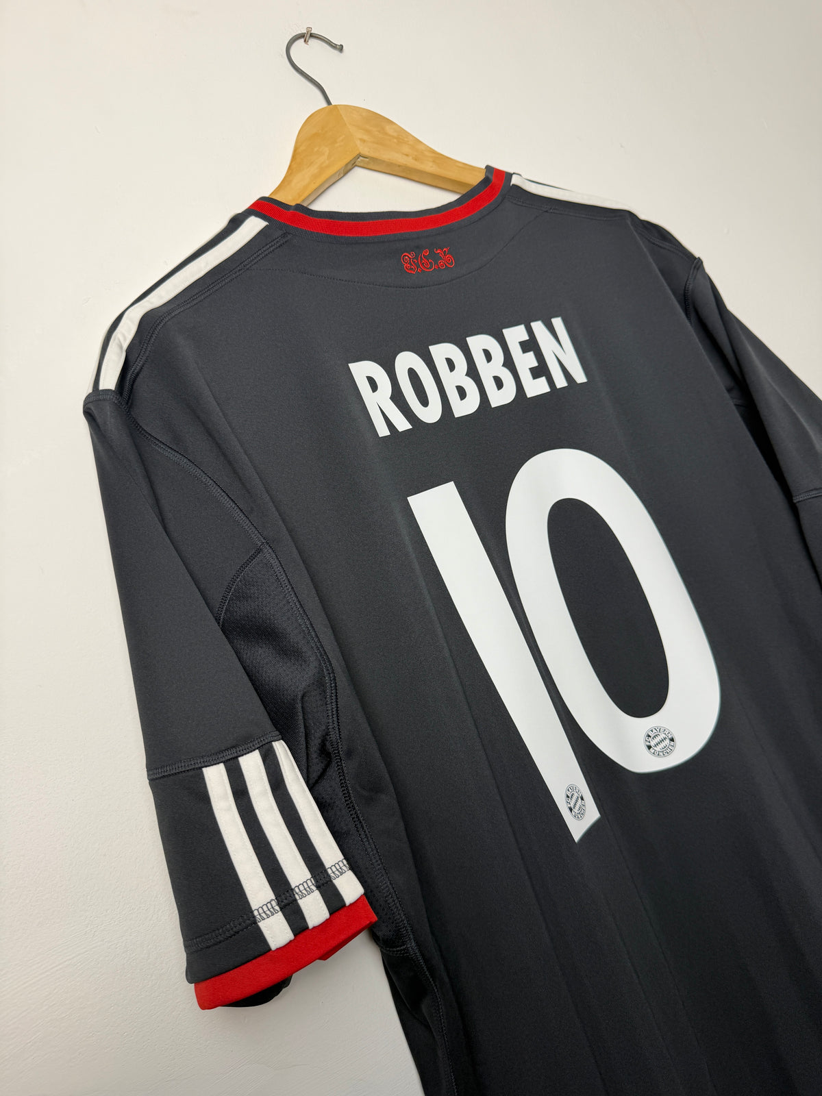 Arjen Robben FC Bayern Munich 2010-11 third football shirt (XL)