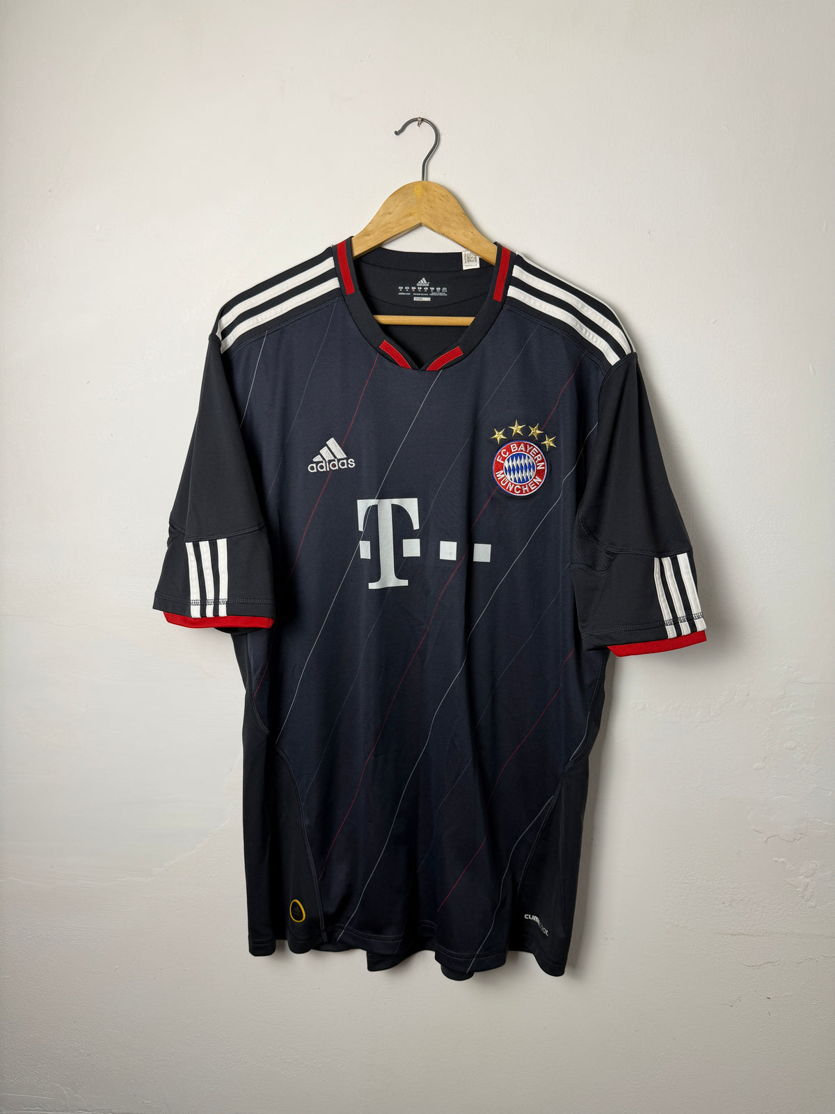Arjen Robben FC Bayern Munich 2010-11 third football shirt (XL)