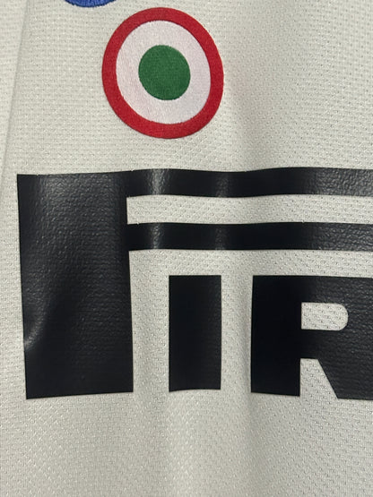 Samuel Eto'o Inter Milan 2010-11 away football shirt (M)