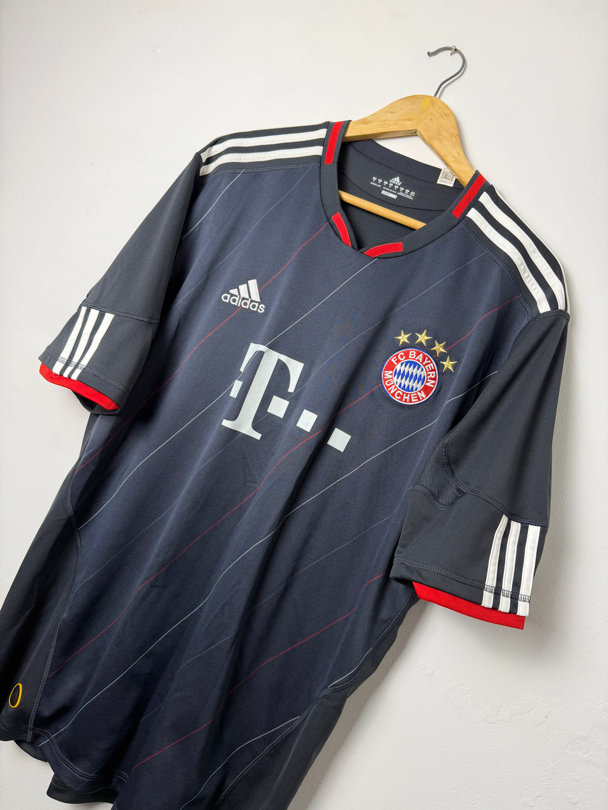 Arjen Robben FC Bayern Munich 2010-11 third football shirt (XL)