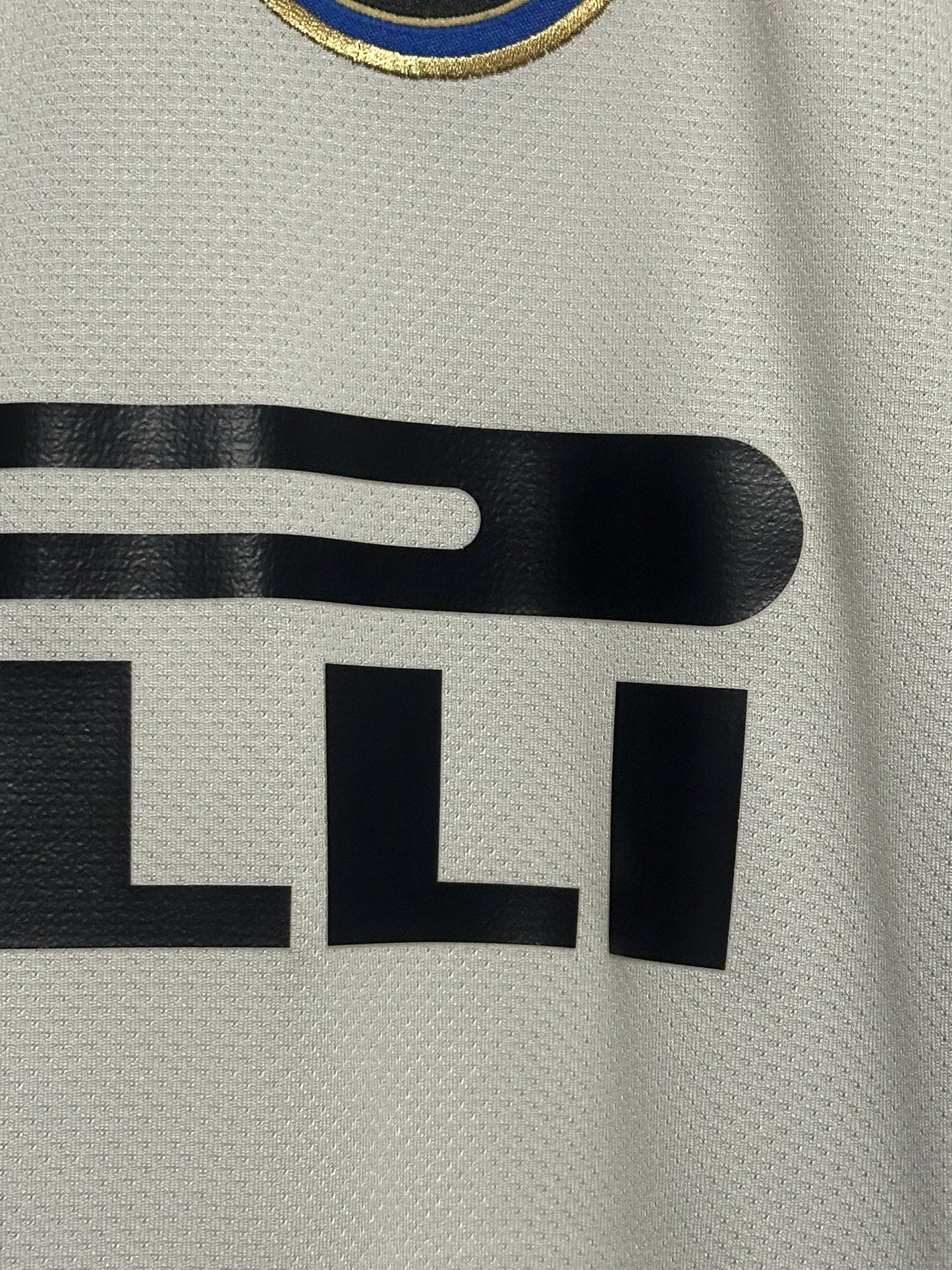 Samuel Eto'o Inter Milan 2010-11 away football shirt (M)