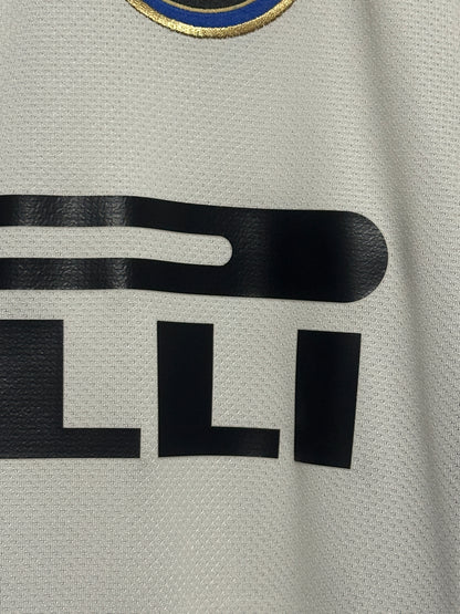 Samuel Eto'o Inter Milan 2010-11 away football shirt (M)