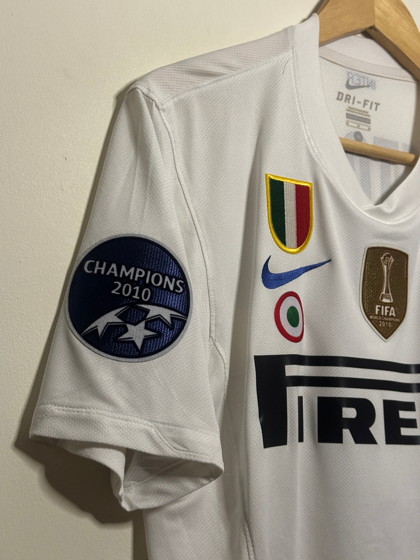 Samuel Eto'o Inter Milan 2010-11 away football shirt (M)