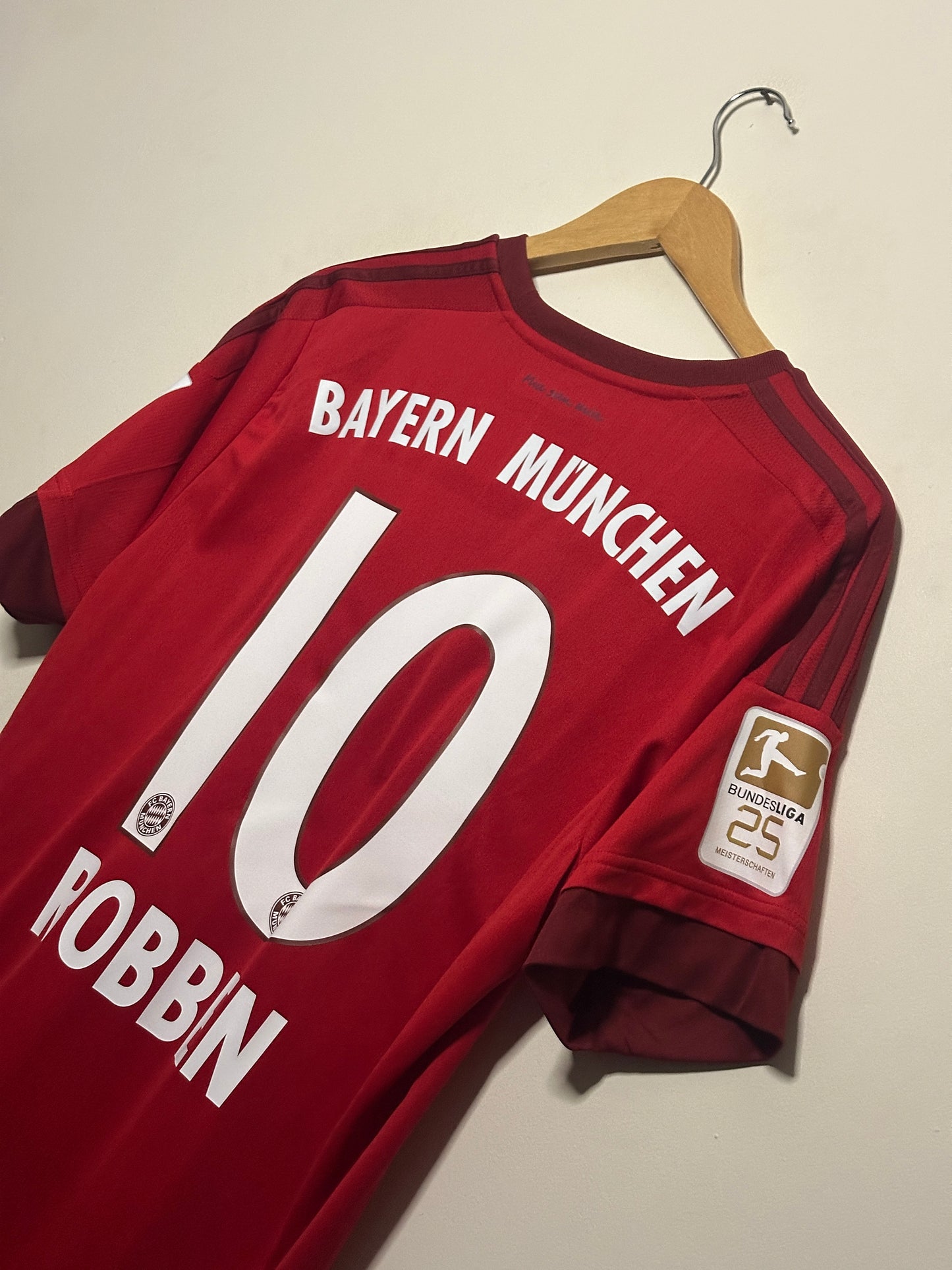 Arjen Robben FC Bayern Munich 2015-16 home football shirt (L)