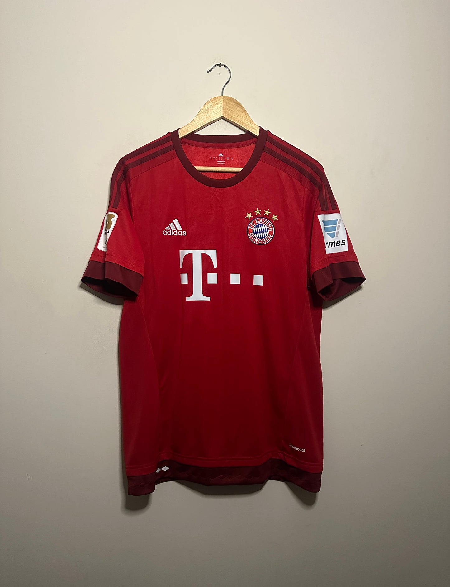 Arjen Robben FC Bayern Munich 2015-16 home football shirt (L)