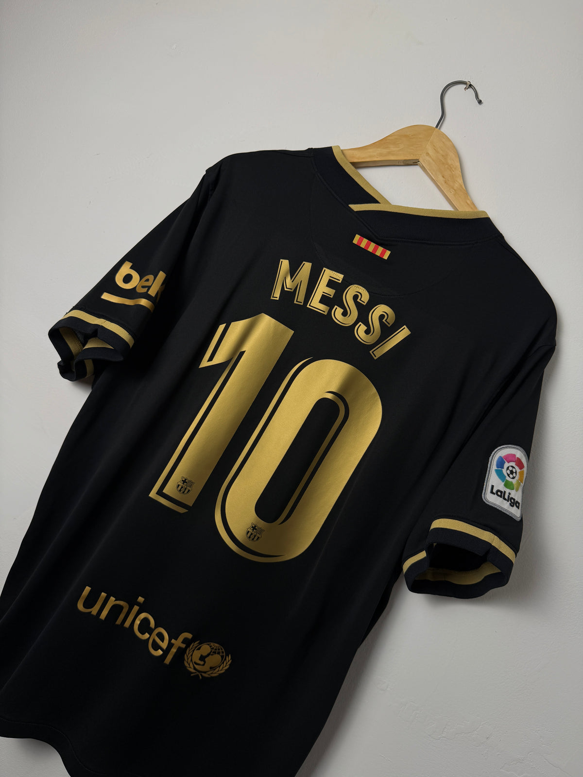 Lionel Messi FC Barcelona 2020-21 away football shirt (XL)