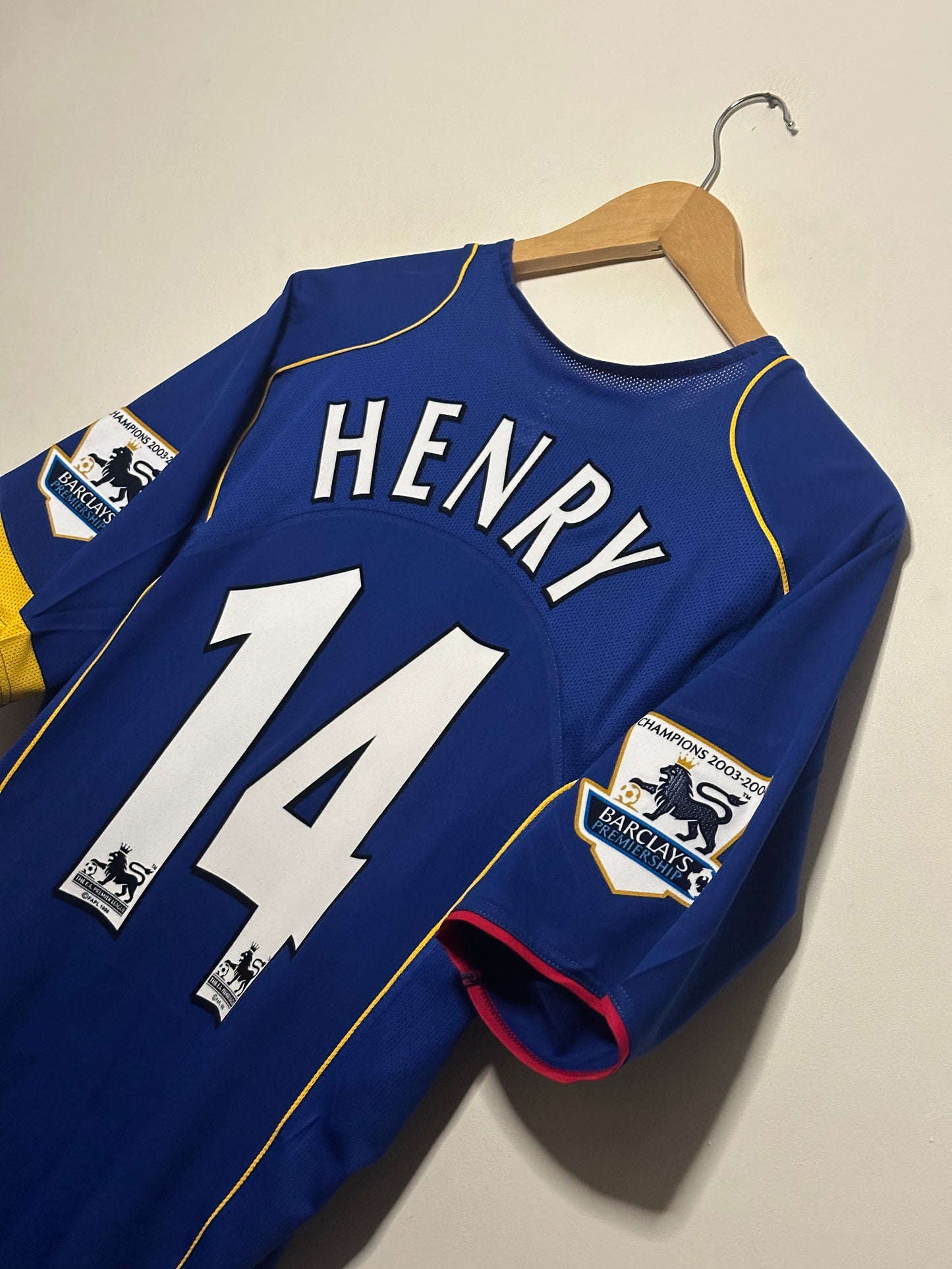 Thierry Henry Arsenal FC 2004-05 away football shirt (L)