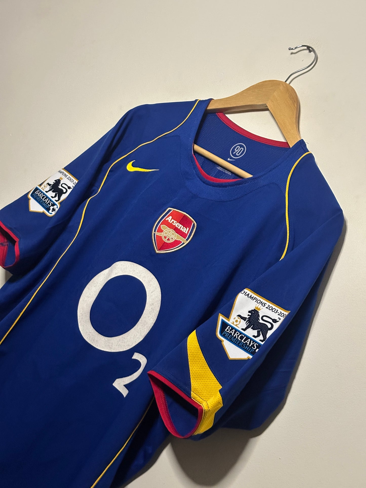 Thierry Henry Arsenal FC 2004-05 away football shirt (L)