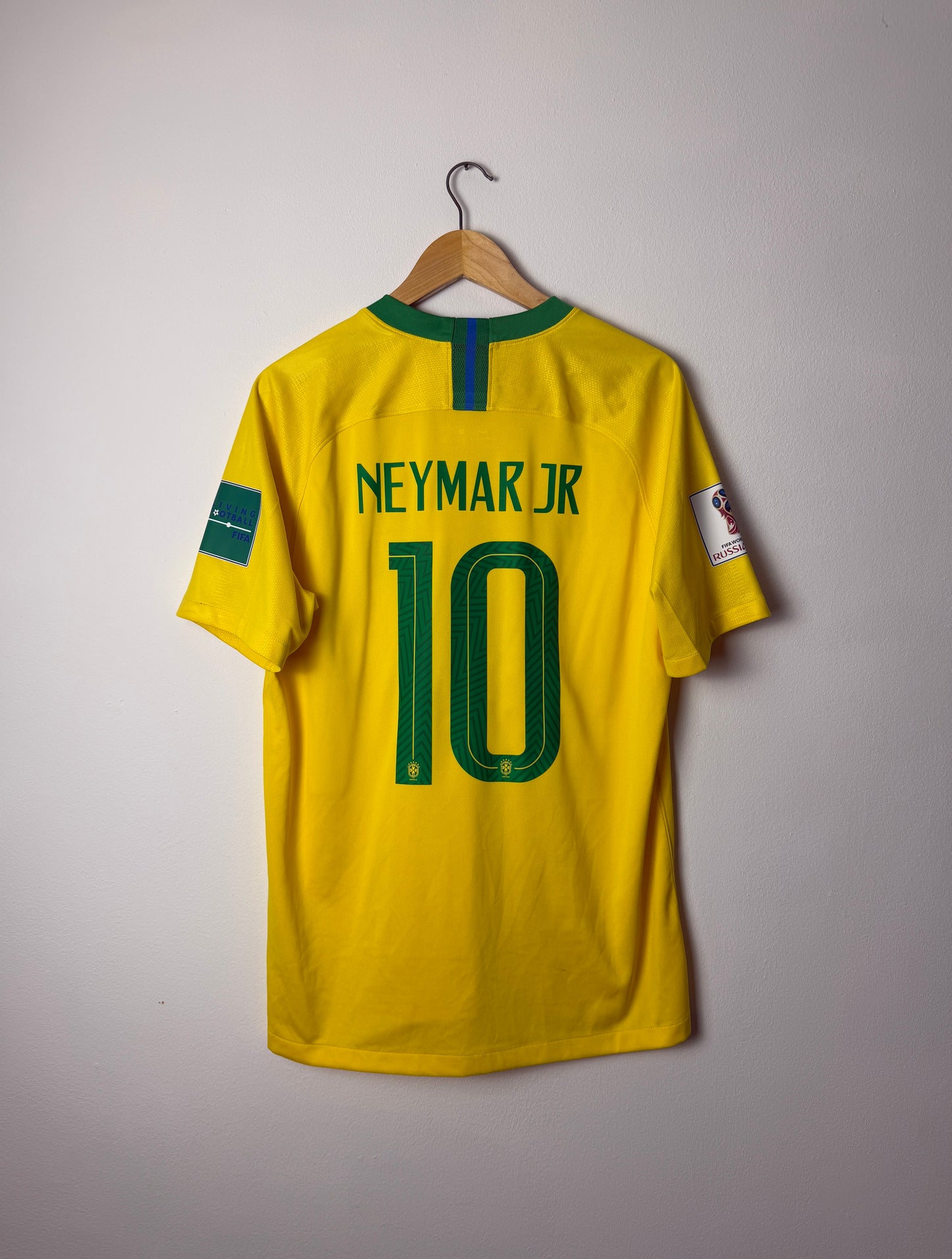 Neymar JR Brazil 2018 World Cup home football shirt (L)