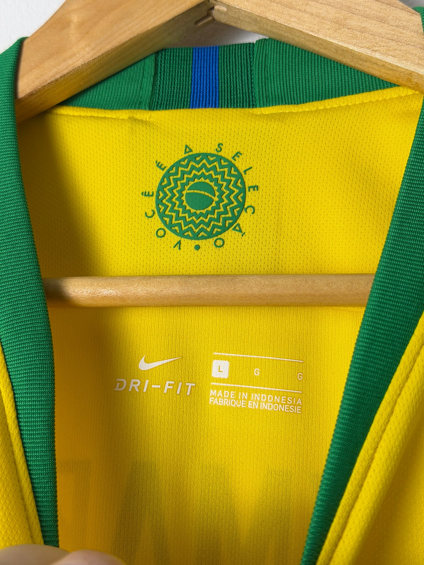 Neymar JR Brazil 2018 World Cup home football shirt (L)