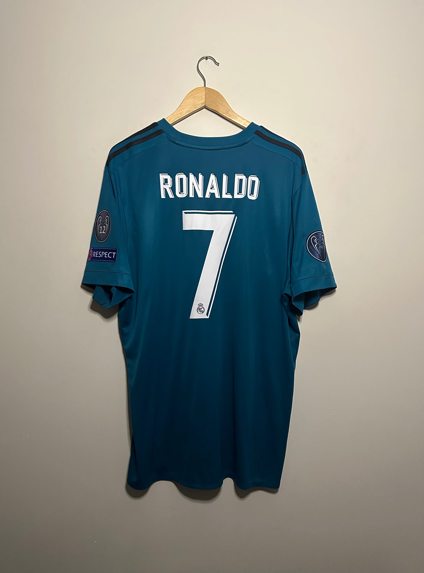 Cristiano Ronaldo Real Madrid CF 2017-18 third football shirt (XXL)