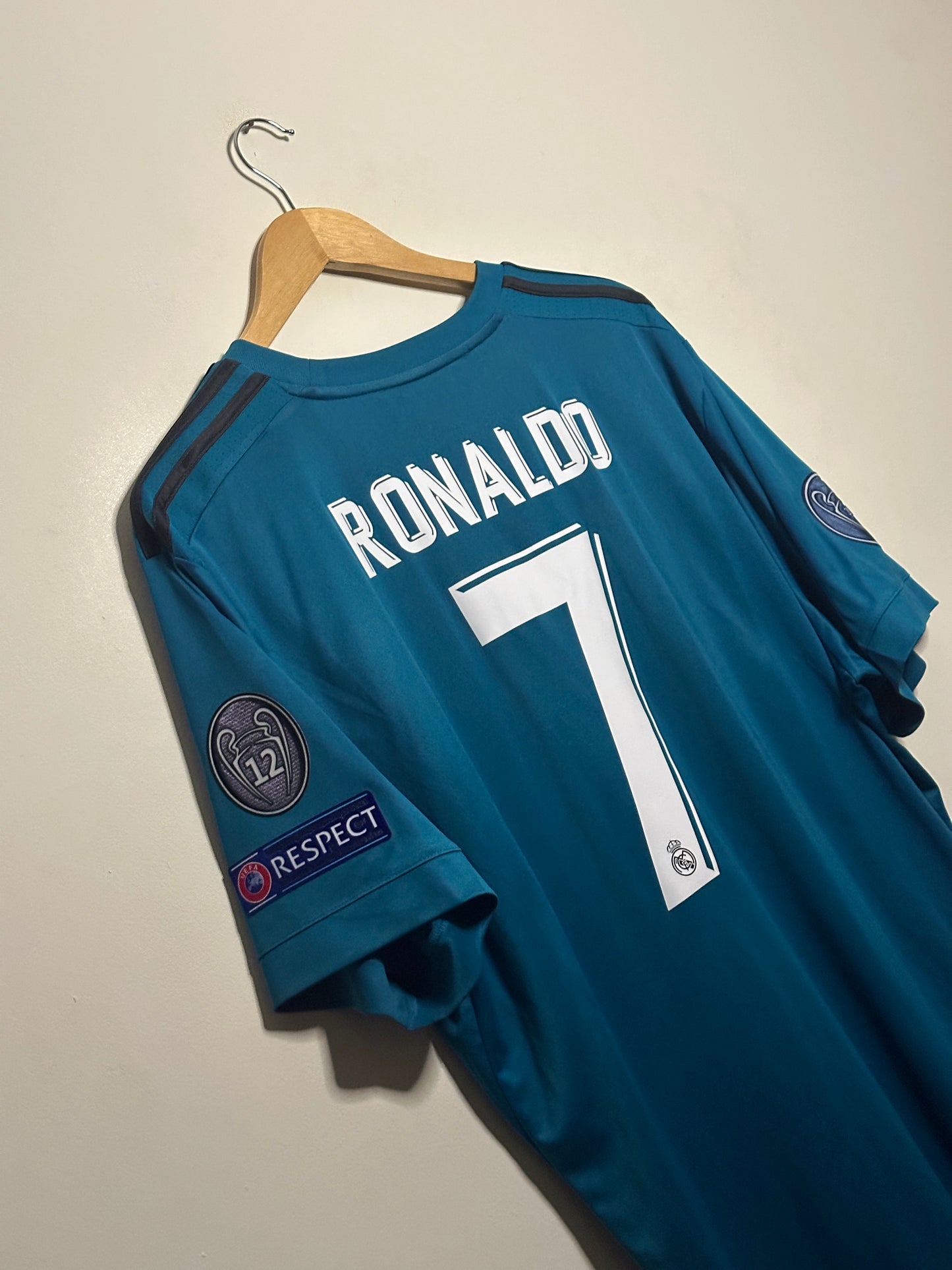 Cristiano Ronaldo Real Madrid CF 2017-18 third football shirt (XXL)
