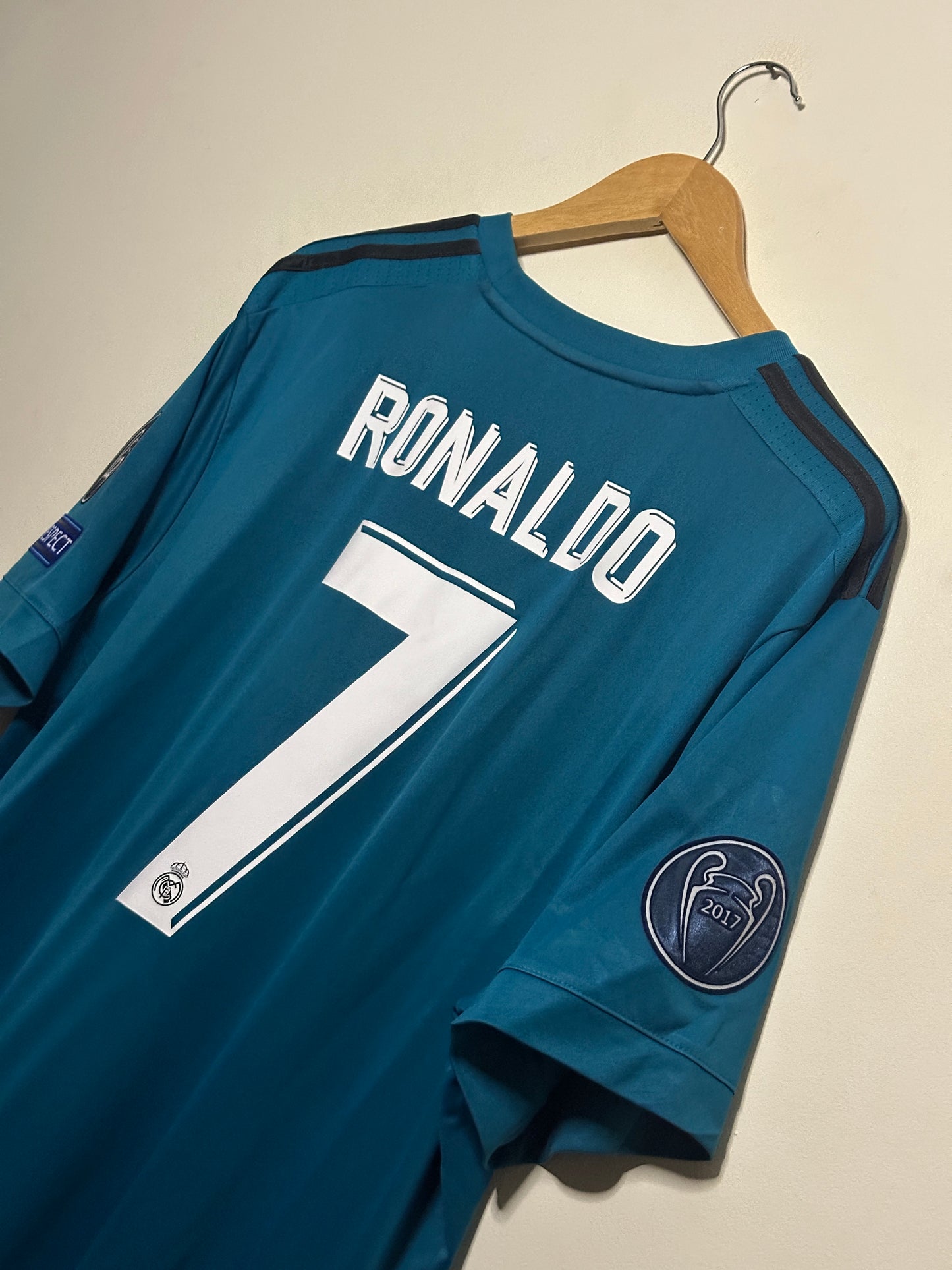 Cristiano Ronaldo Real Madrid CF 2017-18 third football shirt (XXL)