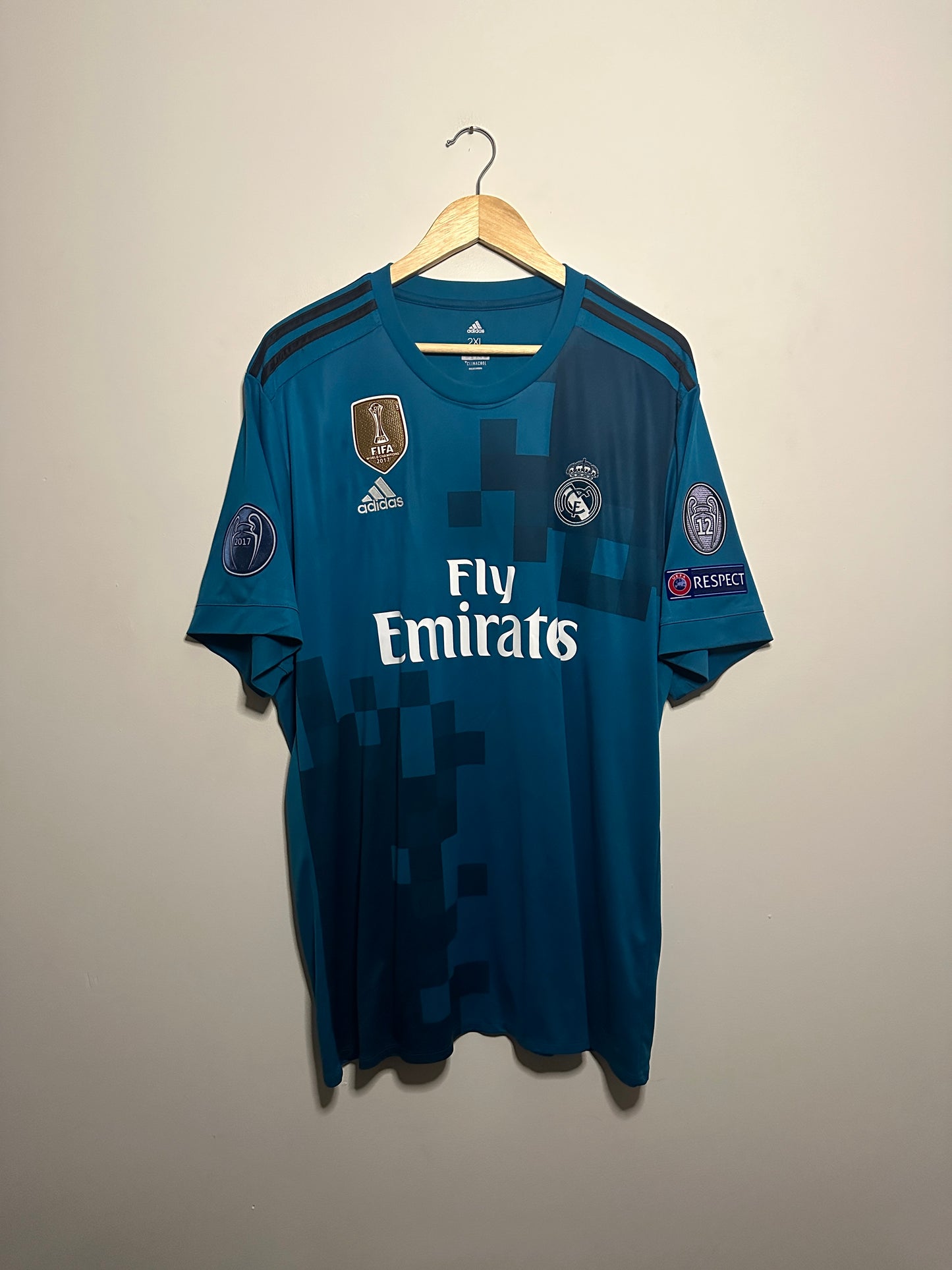 Cristiano Ronaldo Real Madrid CF 2017-18 third football shirt (XXL)