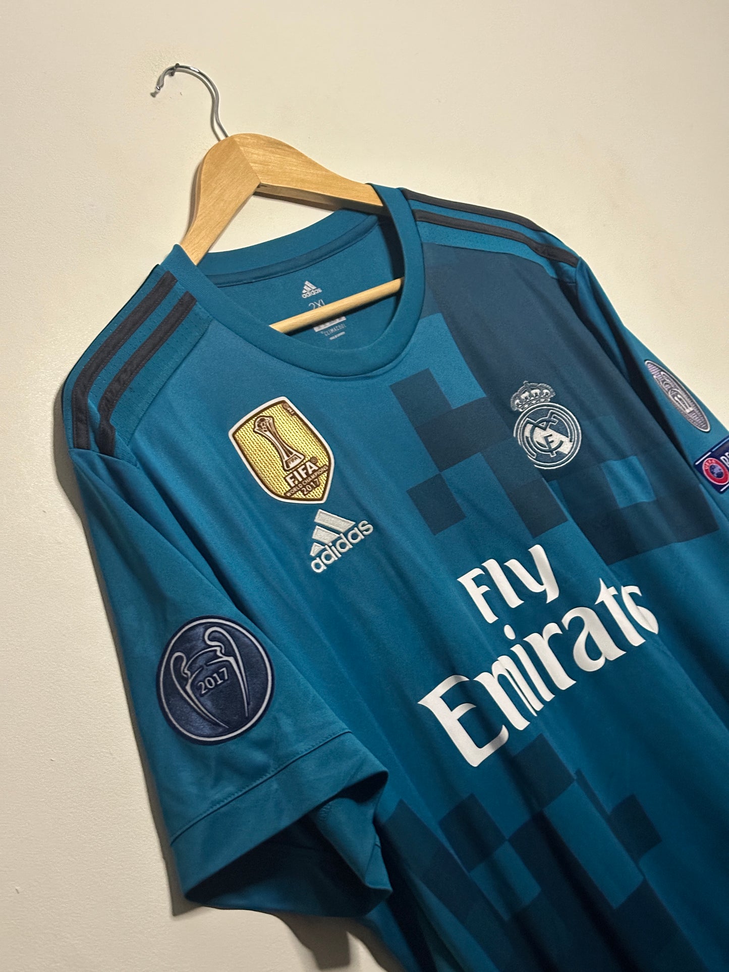 Cristiano Ronaldo Real Madrid CF 2017-18 third football shirt (XXL)