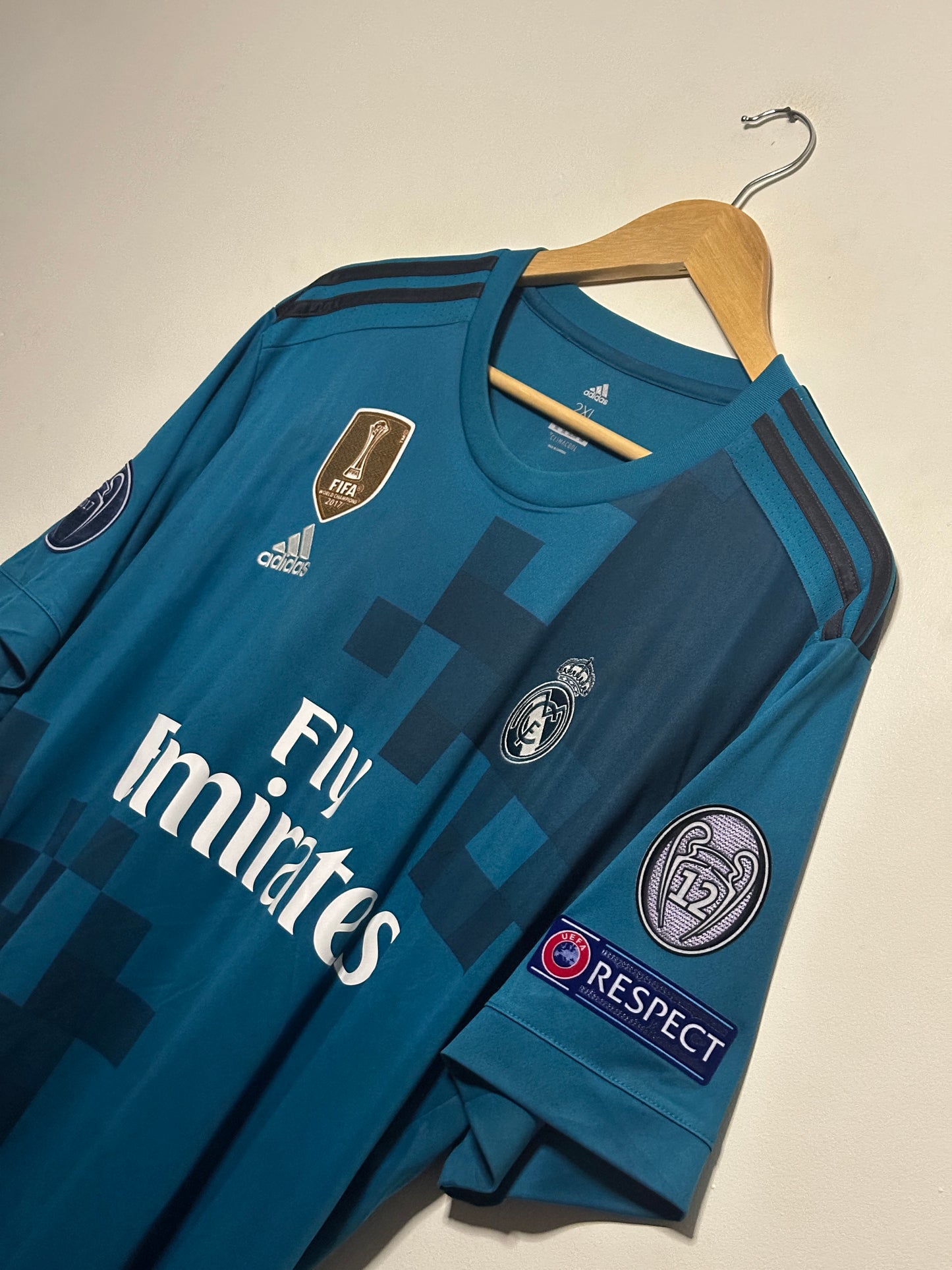 Cristiano Ronaldo Real Madrid CF 2017-18 third football shirt (XXL)