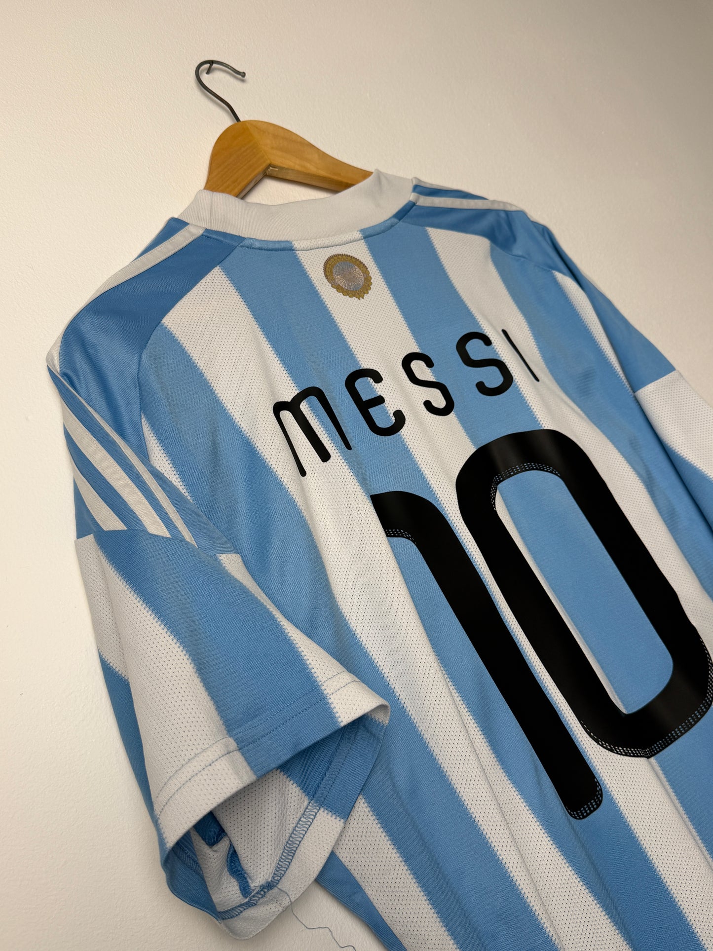 Lionel Messi Argentina 2010 home football shirt (XL)