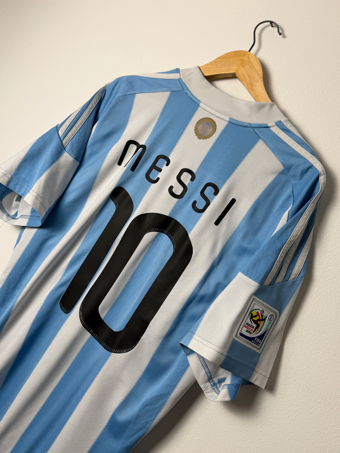 Lionel Messi Argentina 2010 home football shirt (XL)