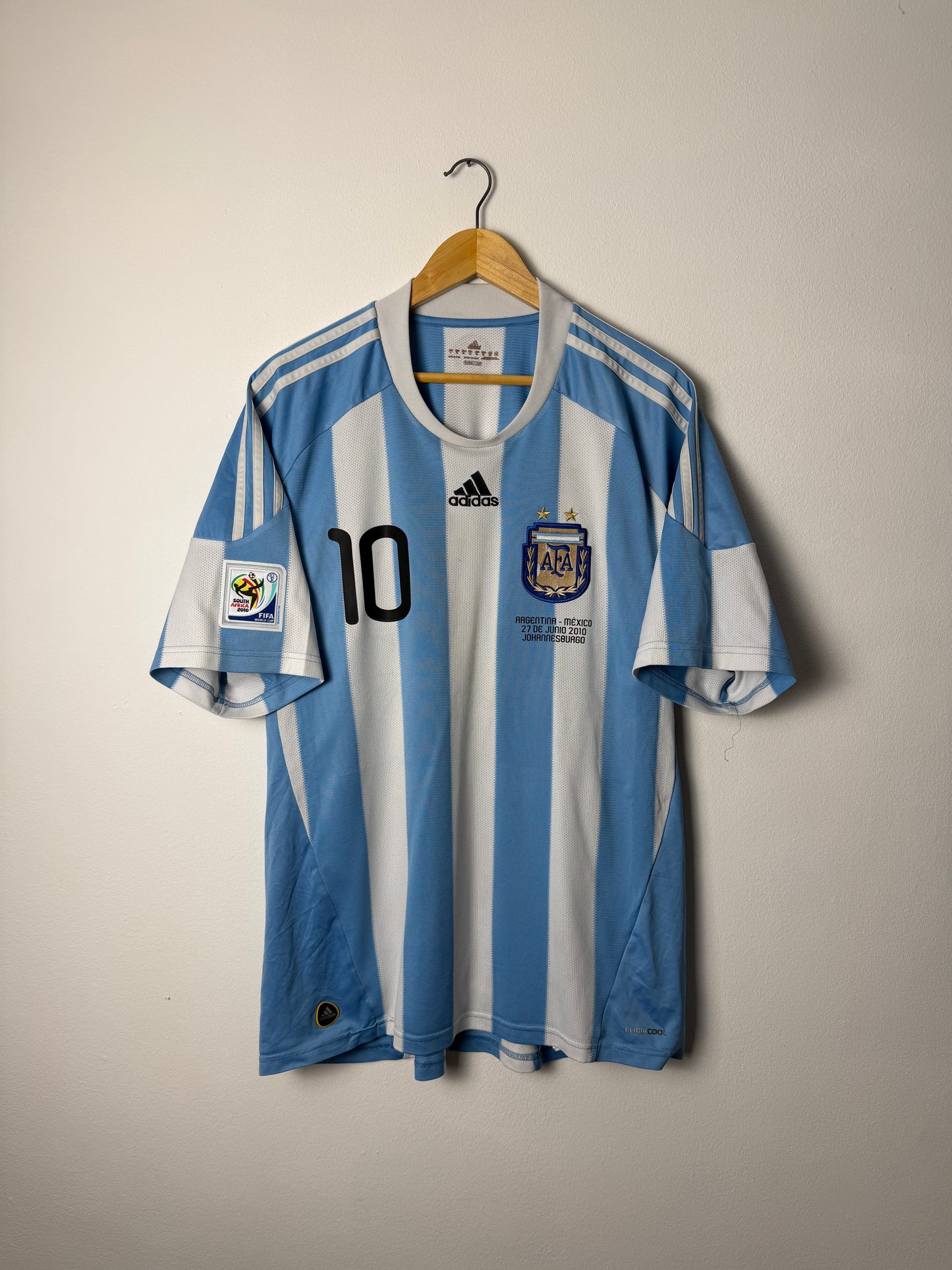 Lionel Messi Argentina 2010 home football shirt (XL)