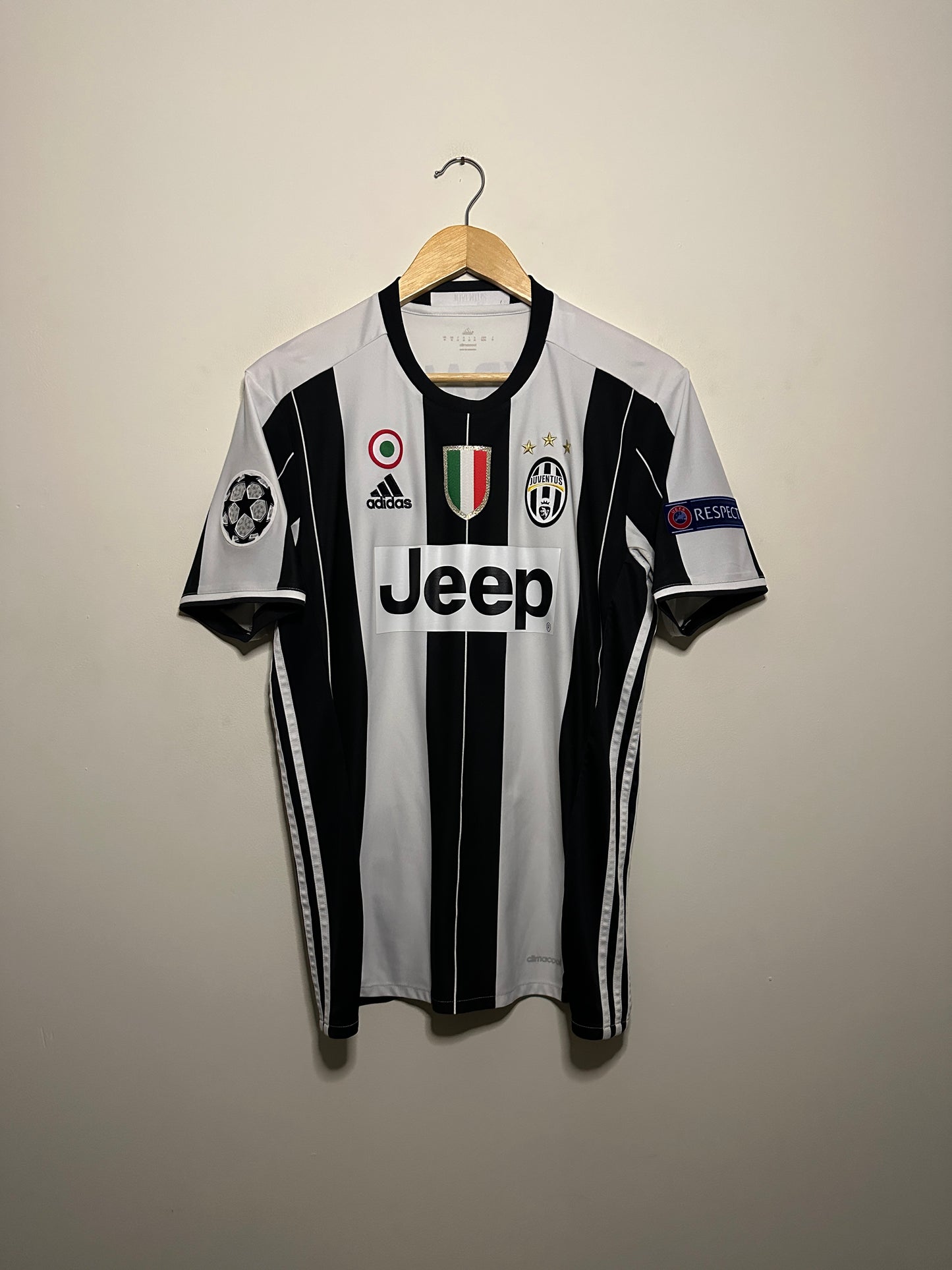 Paulo Dybala Juventus FC 2016-17 home football shirt (M)