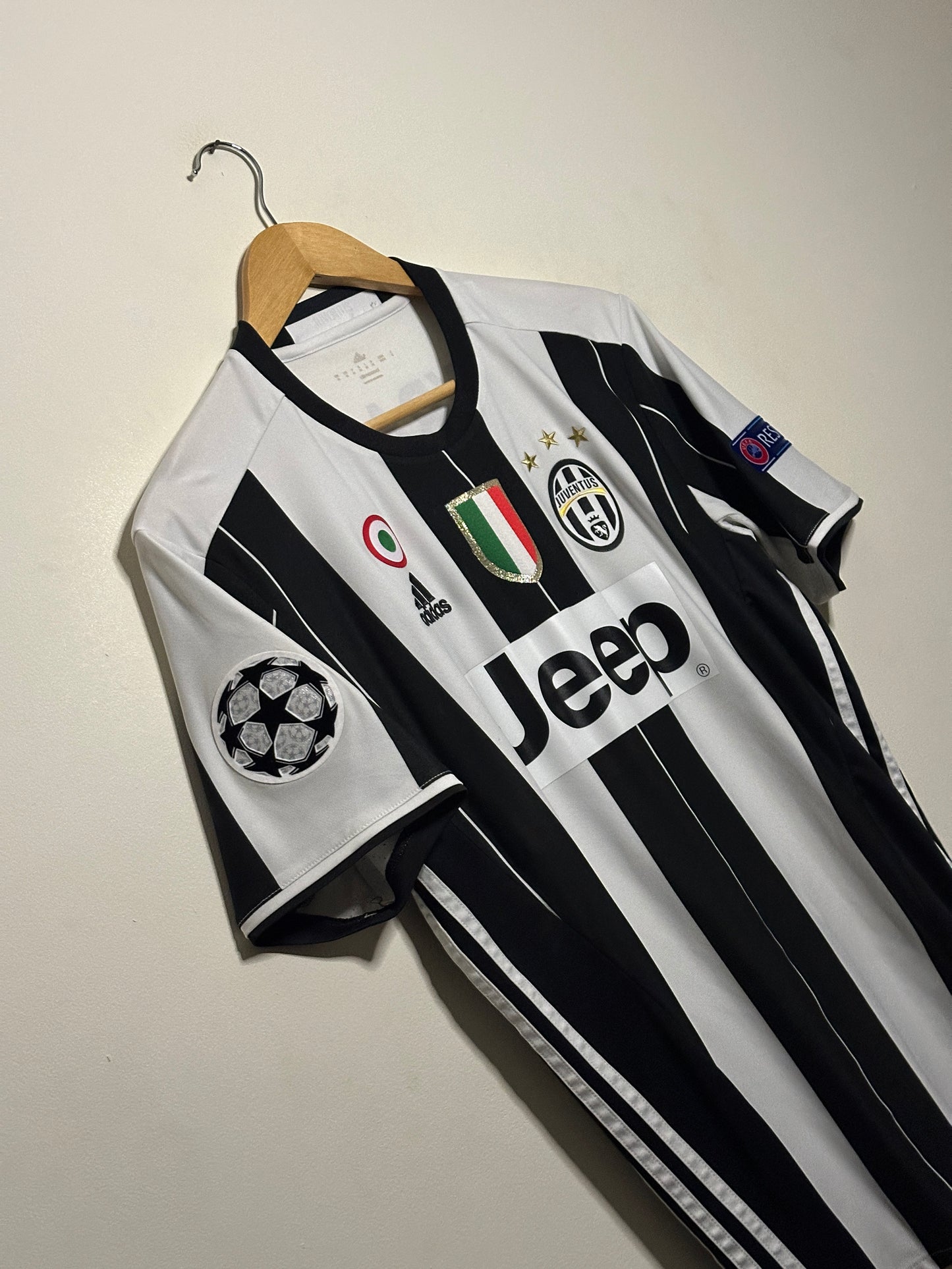 Paulo Dybala Juventus FC 2016-17 home football shirt (M)