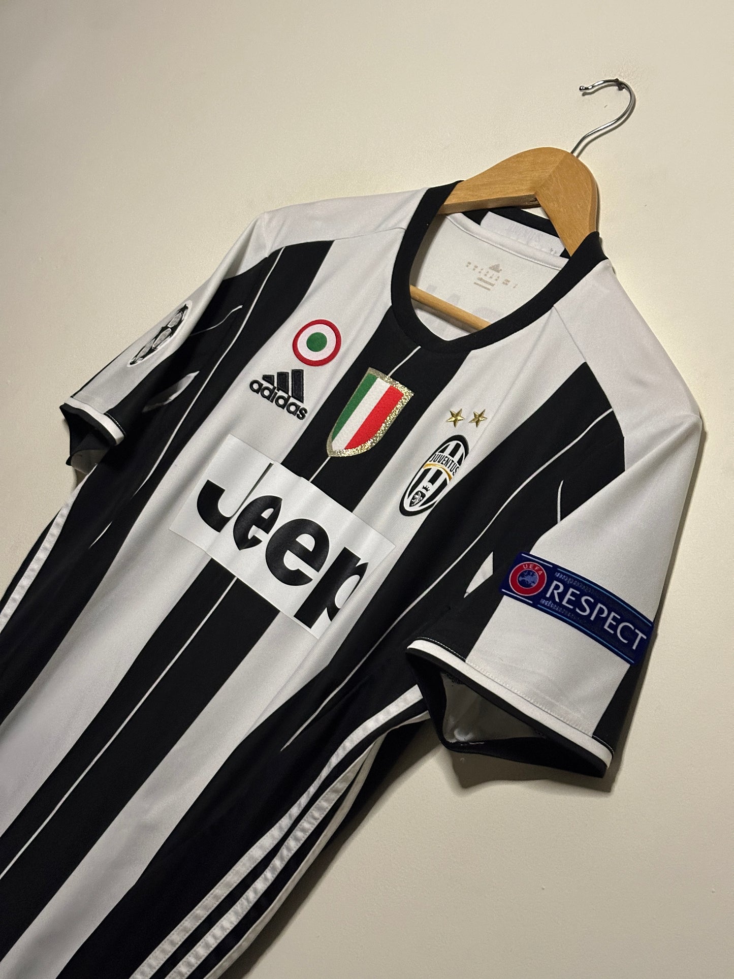 Paulo Dybala Juventus FC 2016-17 home football shirt (M)