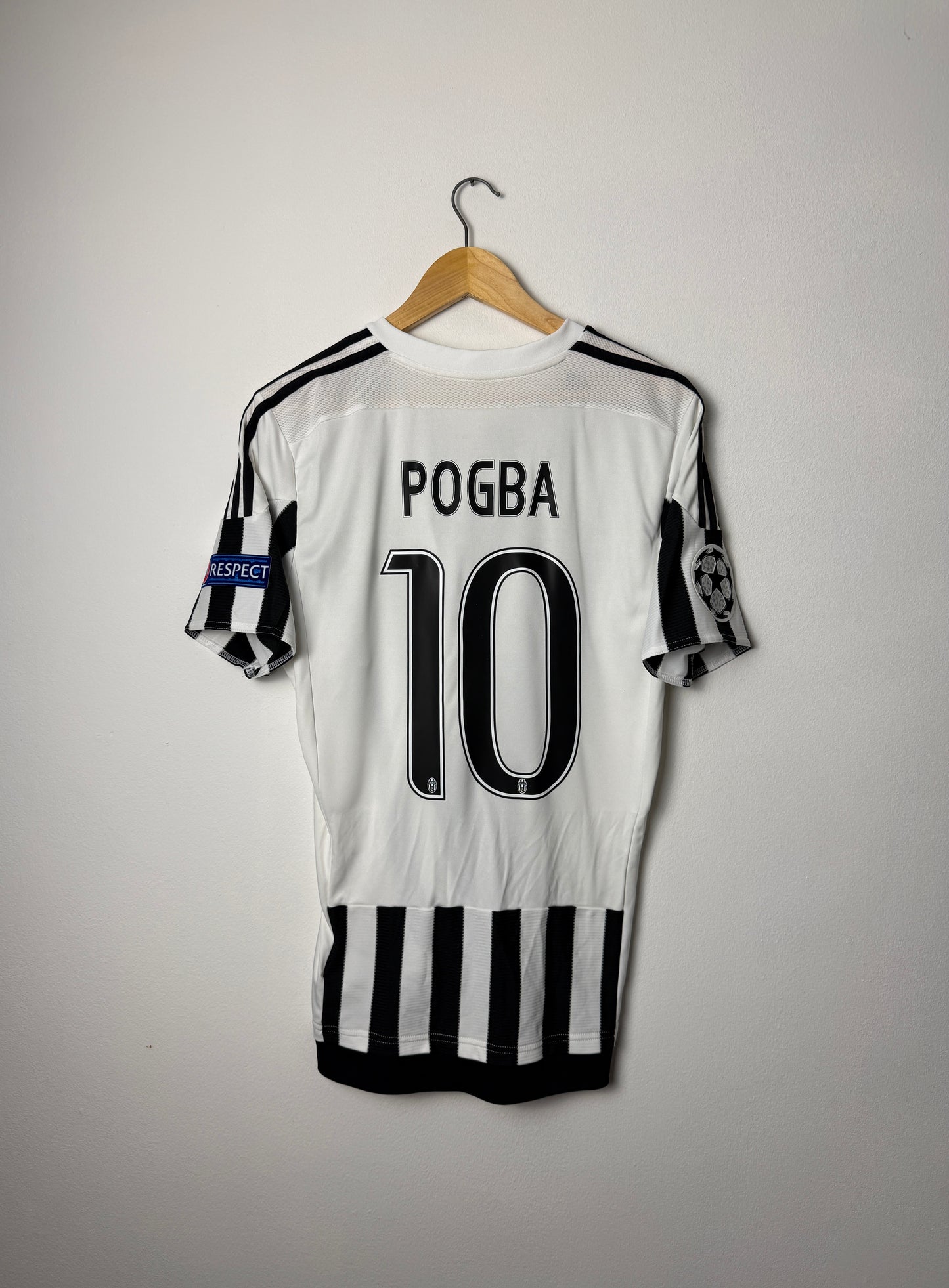 Paul Pogba Juventus FC 2015-16 home football shirt (M)