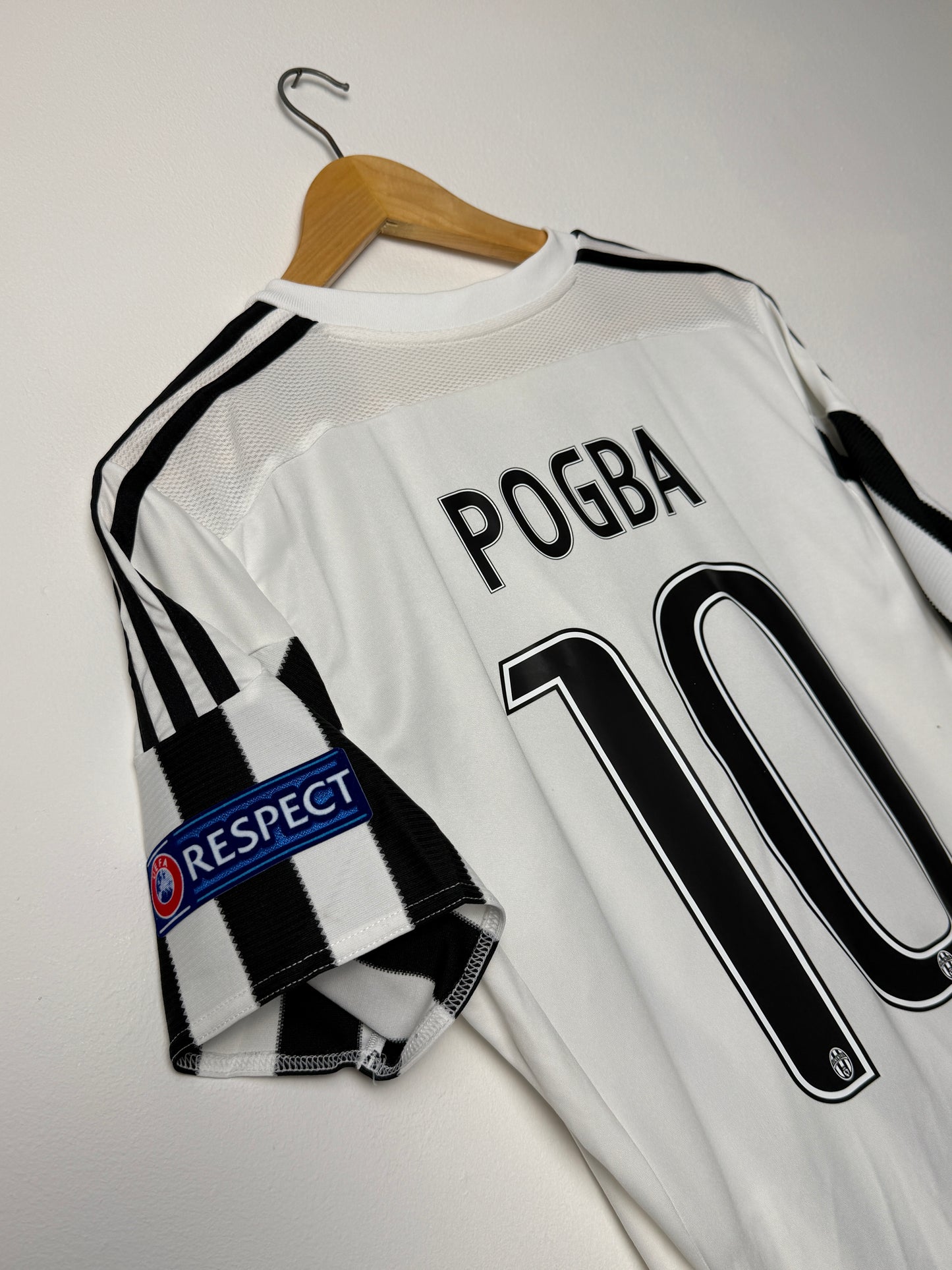 Paul Pogba Juventus FC 2015-16 home football shirt (M)