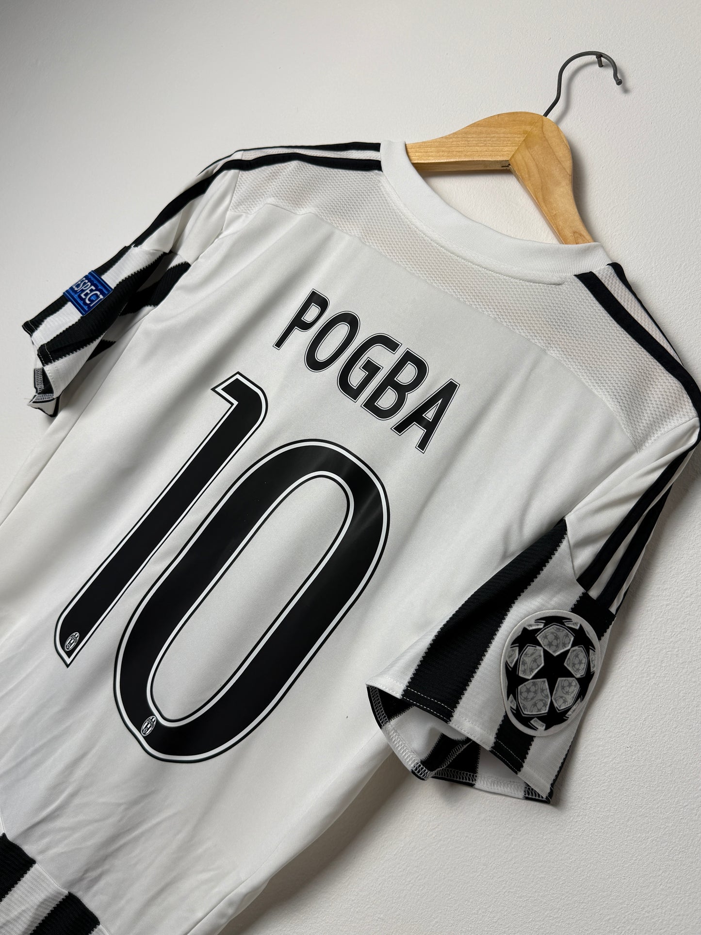 Paul Pogba Juventus FC 2015-16 home football shirt (M)