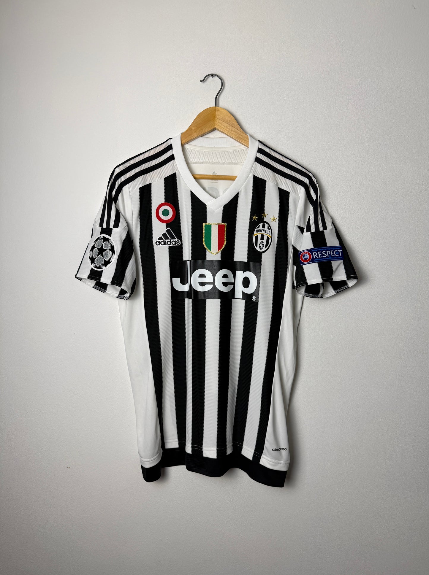 Paul Pogba Juventus FC 2015-16 home football shirt (M)
