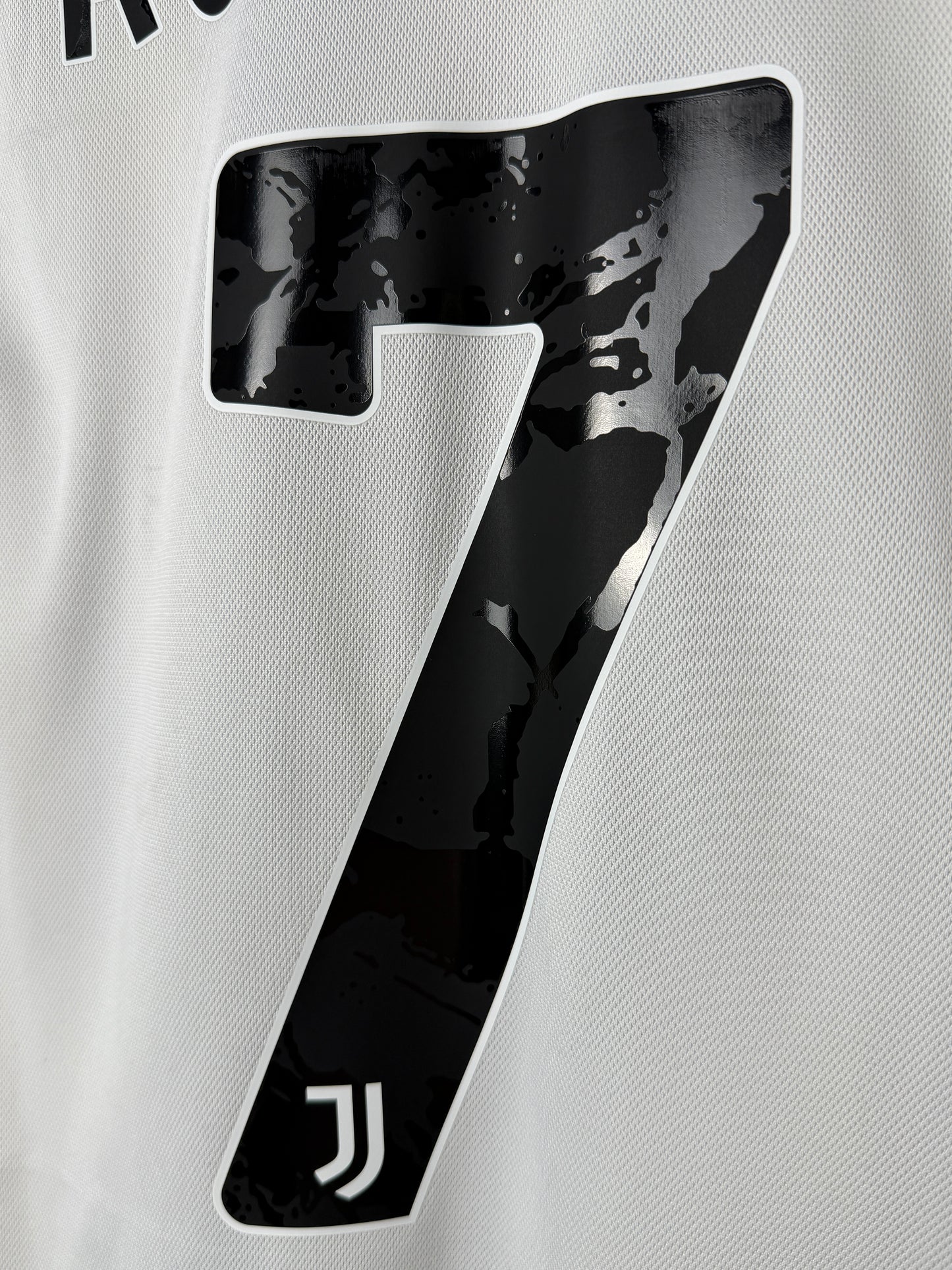 Cristiano Ronaldo Juventus FC 2020-21 home football shirt (L)
