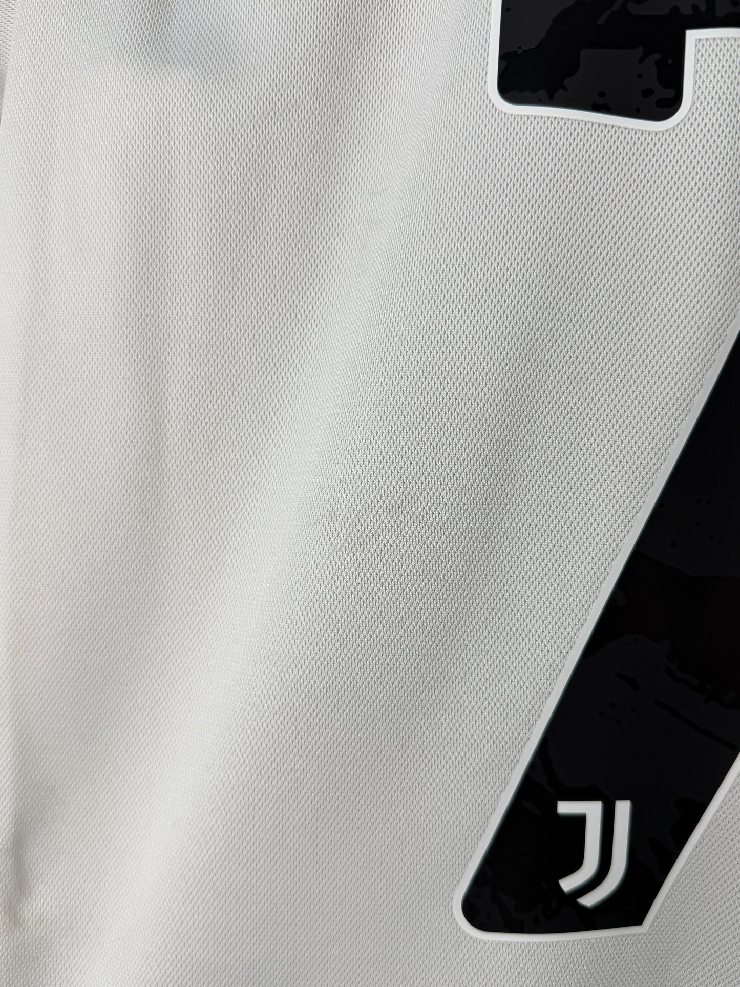 Cristiano Ronaldo Juventus FC 2020-21 home football shirt (L)