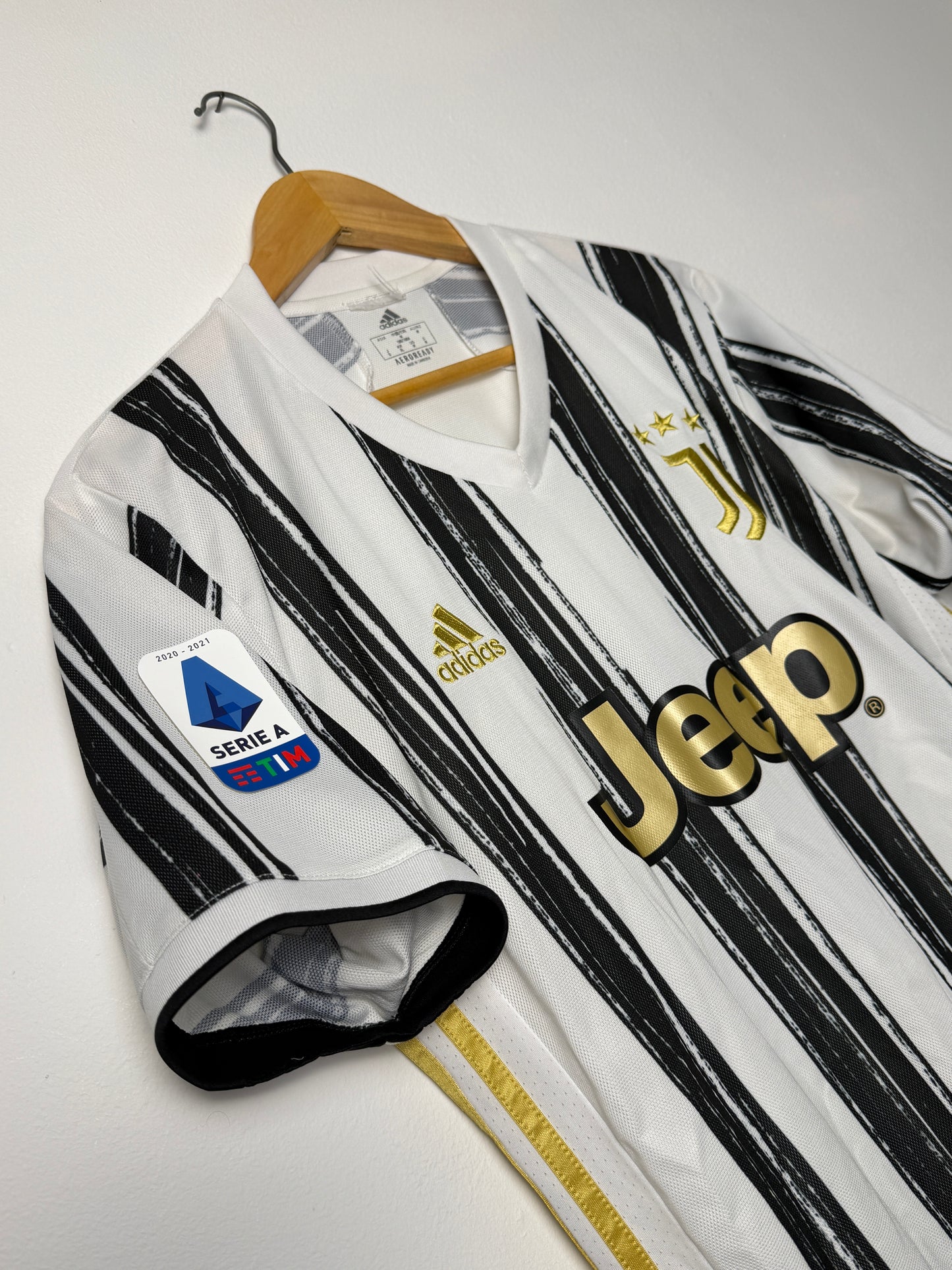 Cristiano Ronaldo Juventus FC 2020-21 home football shirt (L)