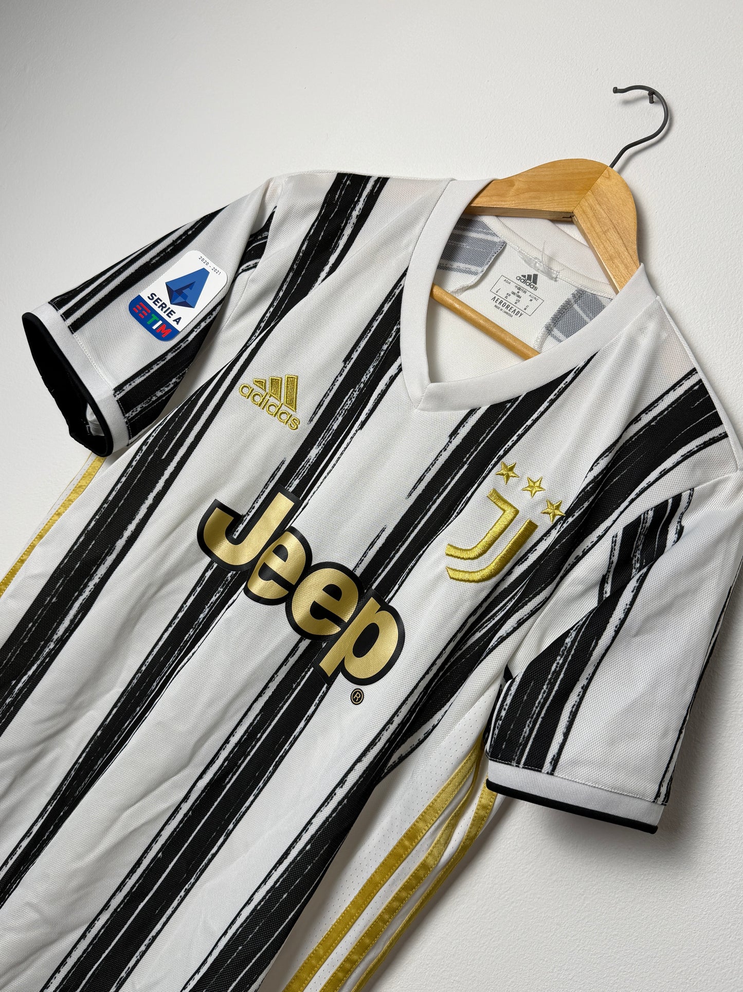 Cristiano Ronaldo Juventus FC 2020-21 home football shirt (L)