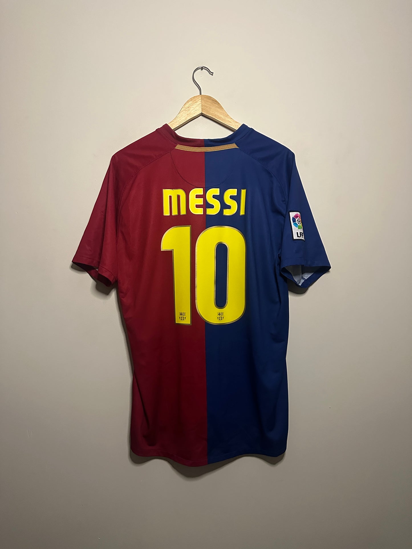 Lionel Messi FC Barcelona 2008-09 home football shirt (L)