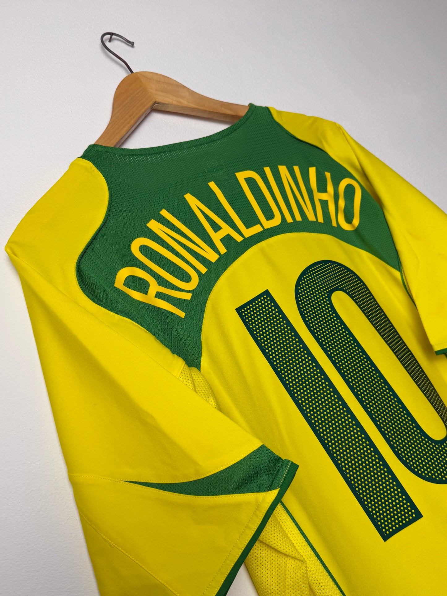 Ronaldinho Brazil 2004 home football shirt (L)