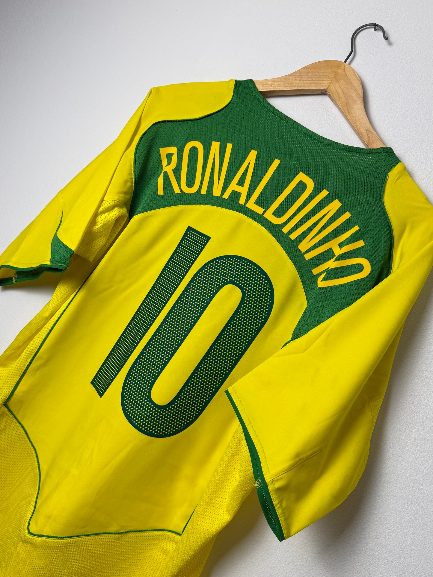 Ronaldinho Brazil 2004 home football shirt (L)