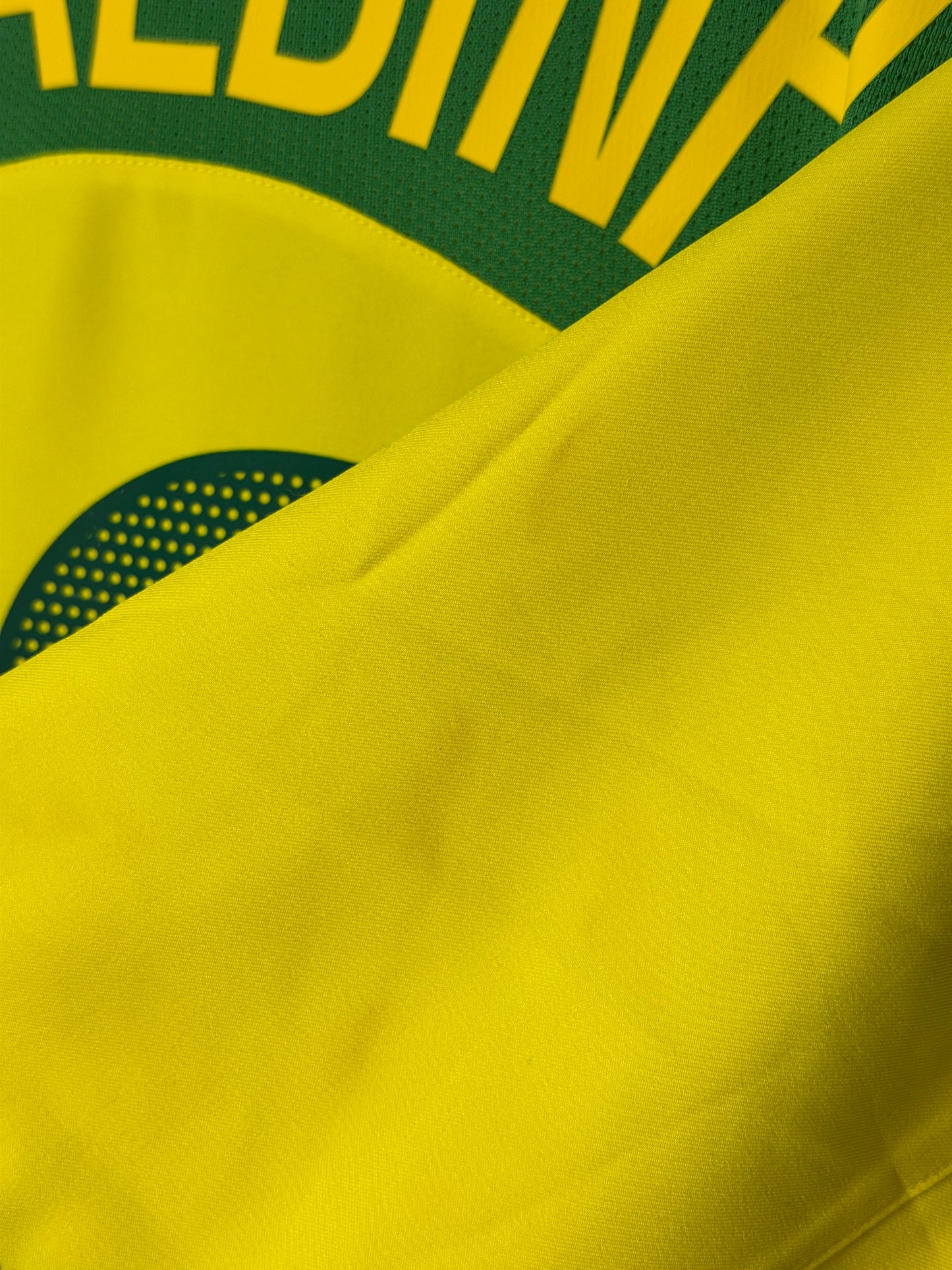 Ronaldinho Brazil 2004 home football shirt (L)